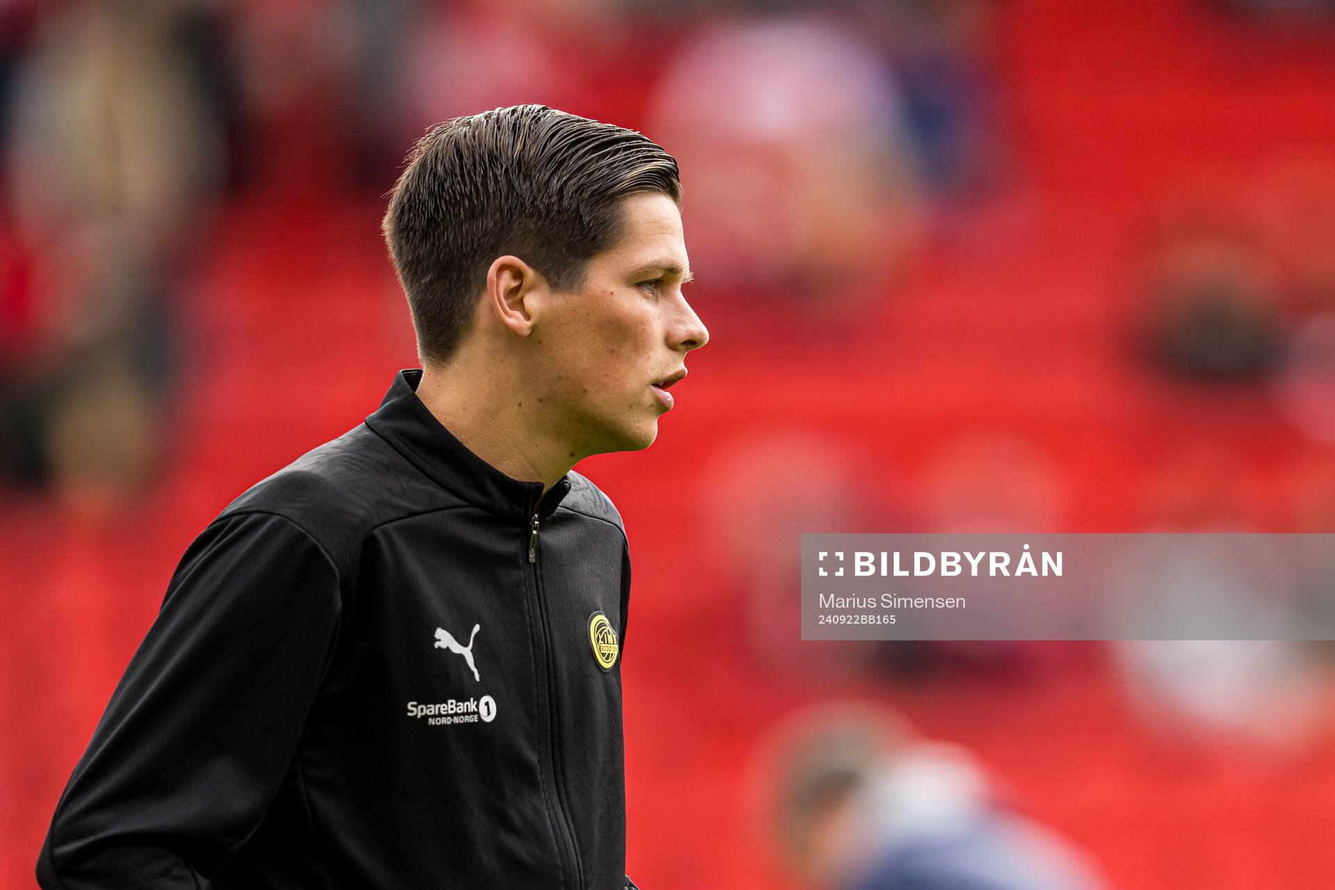 Sondre Brunstad Fet of Bodø/Glimt warms up