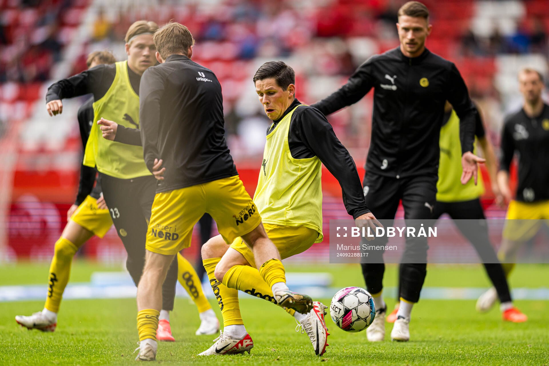 Sondre Brunstad Fet of Bodø/Glimt warms up