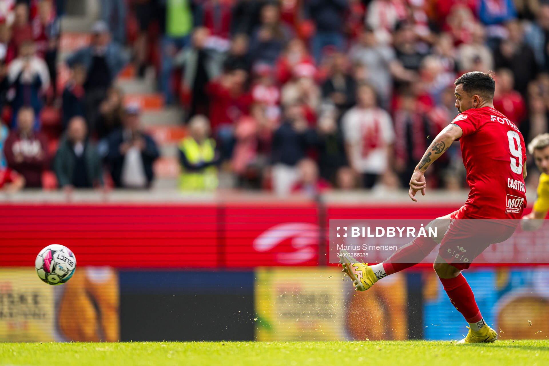 Niklas Fernando Castro of Brann scores the 1-0 goal