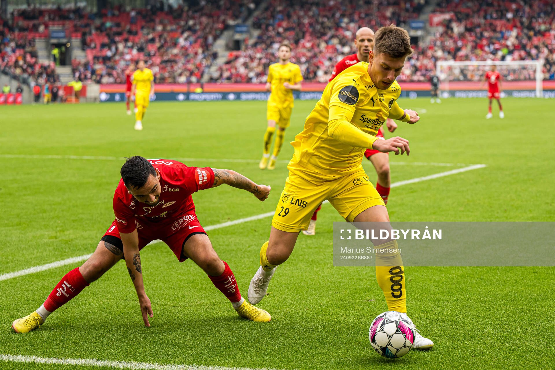 Niklas Fernando Castro of Brann and Michal Tomic of