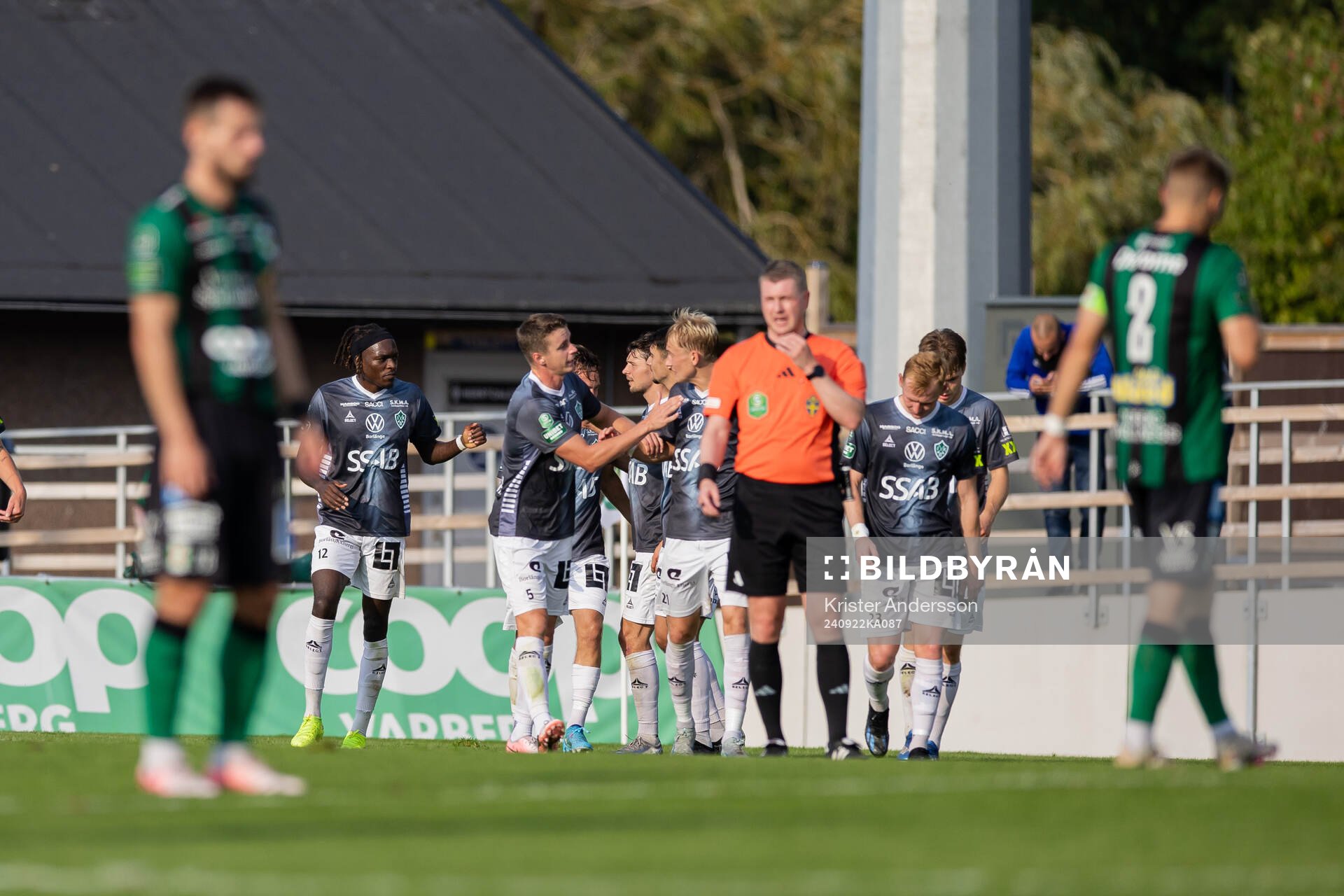 Brages spelare jublar