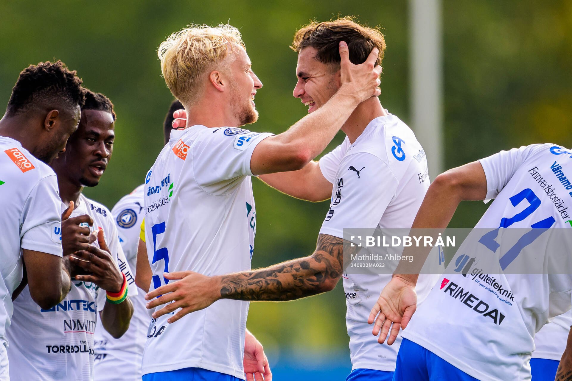 Värnamos Victor Larsson och Emin Grozdanic  jublar