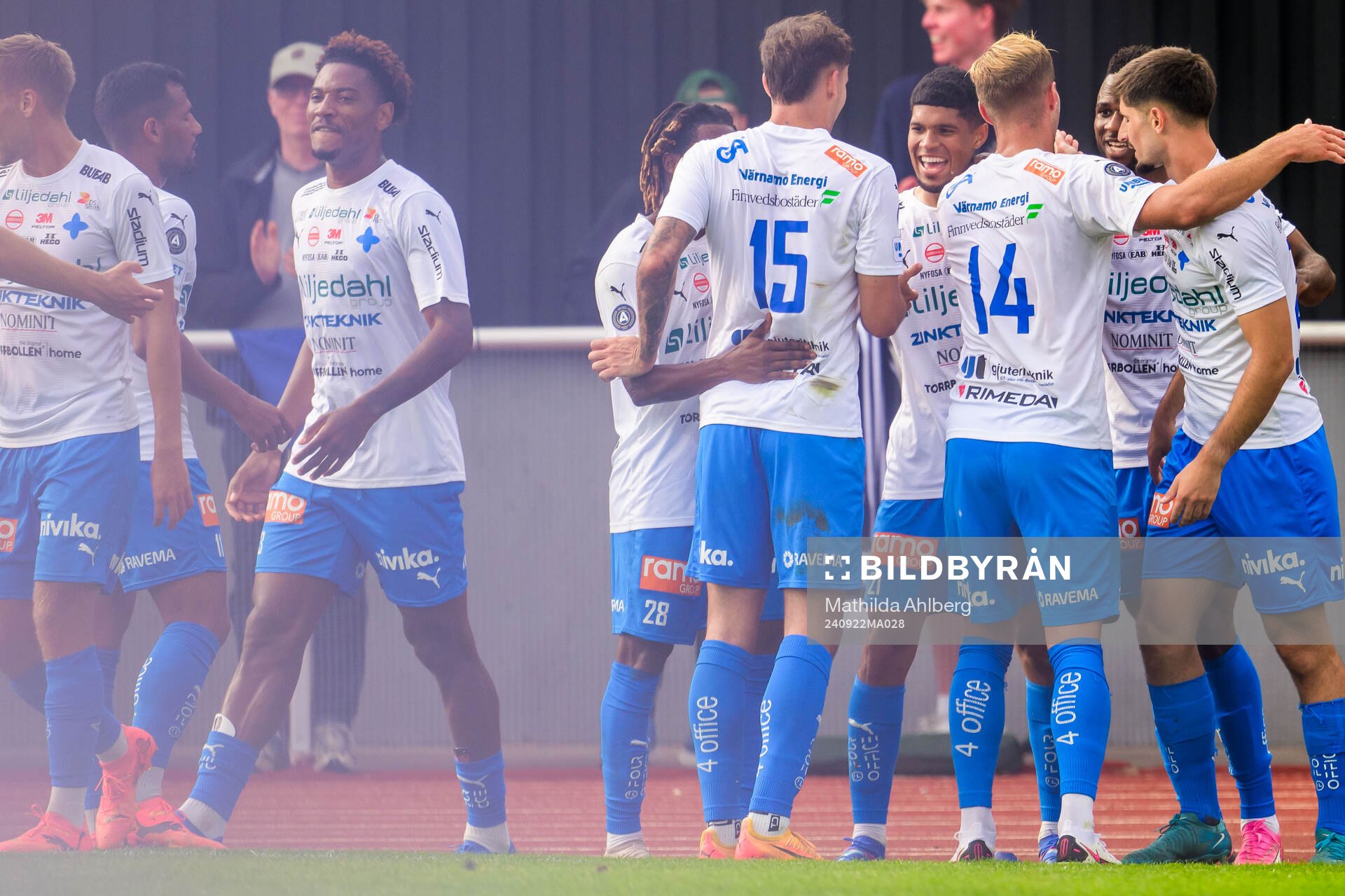 Värnamos Luke Le Roux jublar