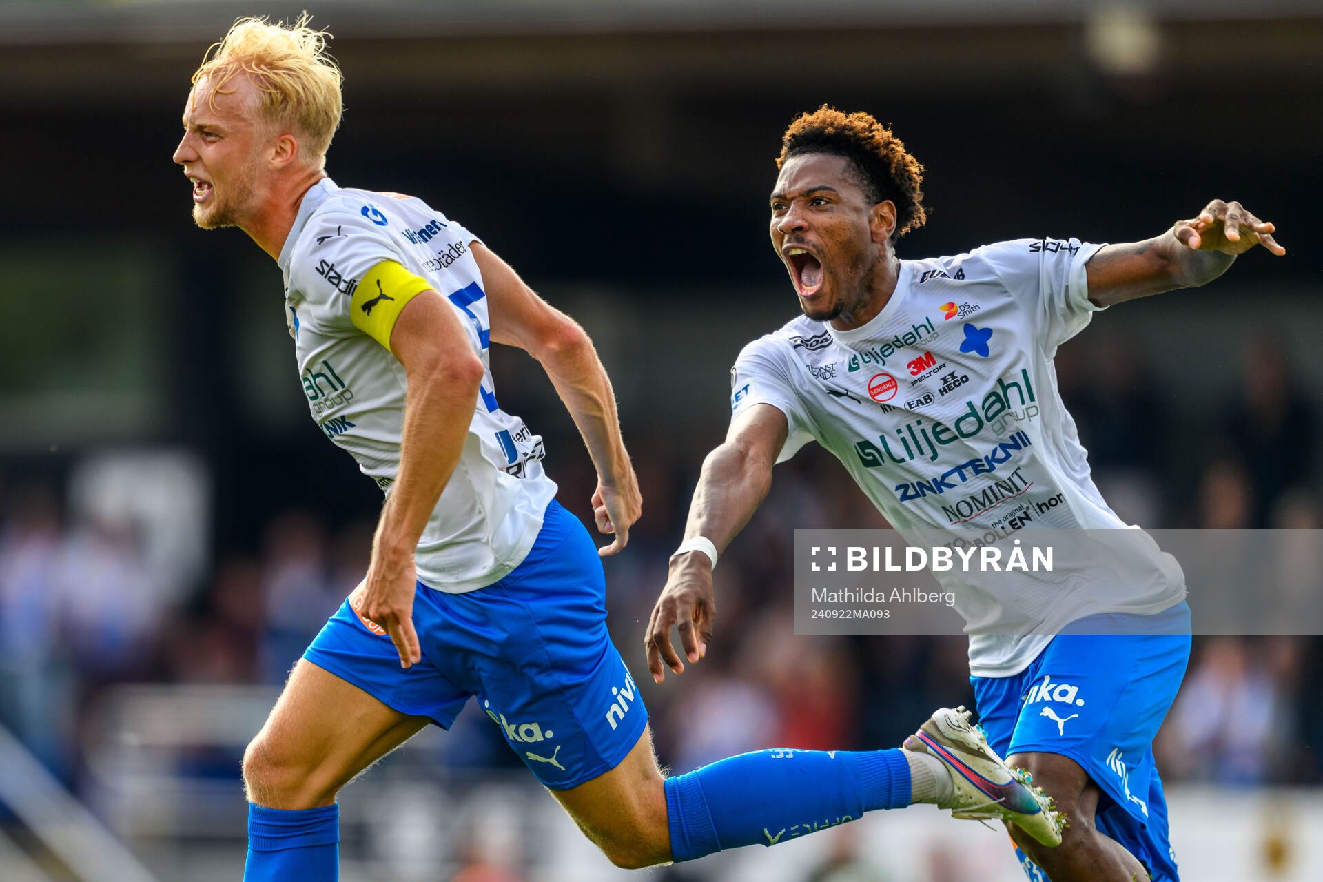 Värnamos Victor Larsson och Samuel Kotto jublar
