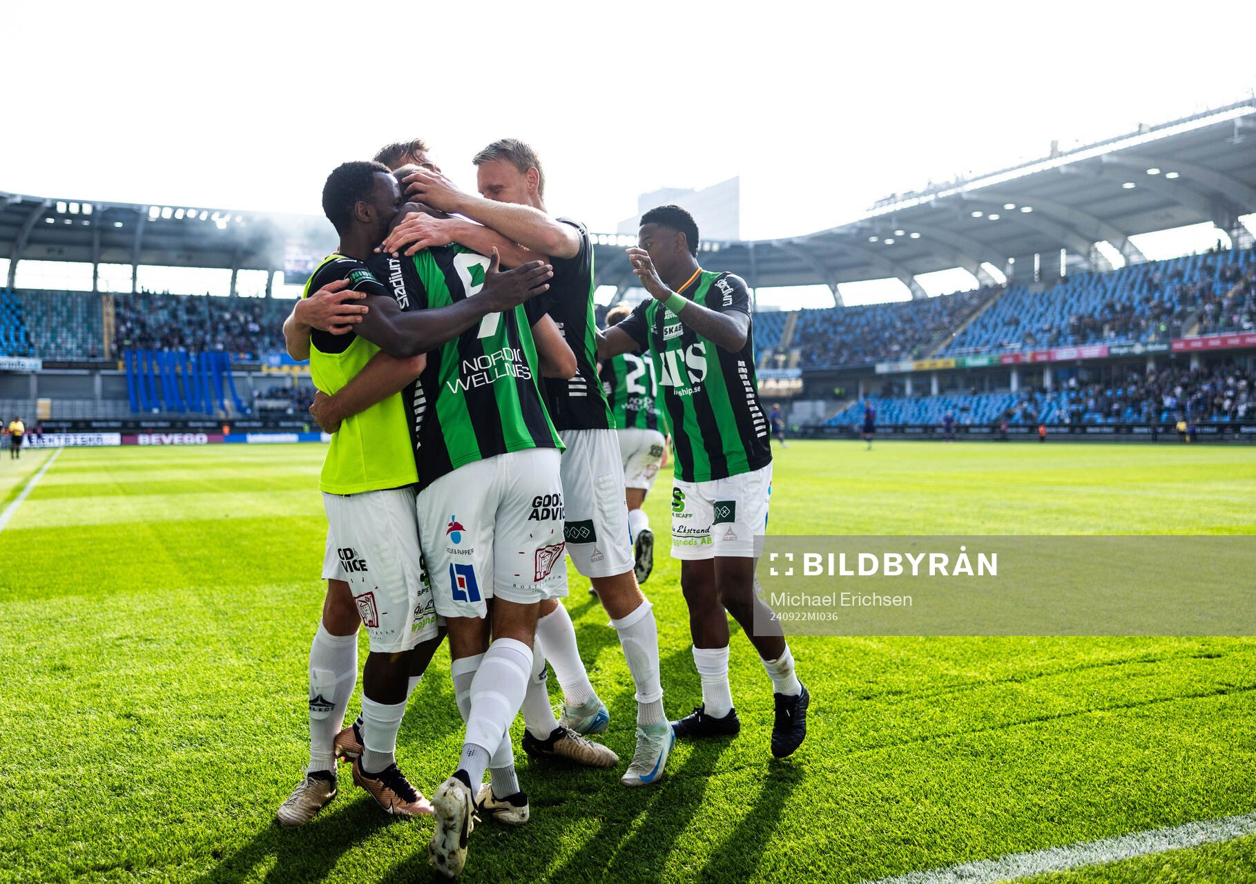 GAIS Gustav Lundgren jublar med lagkamrater