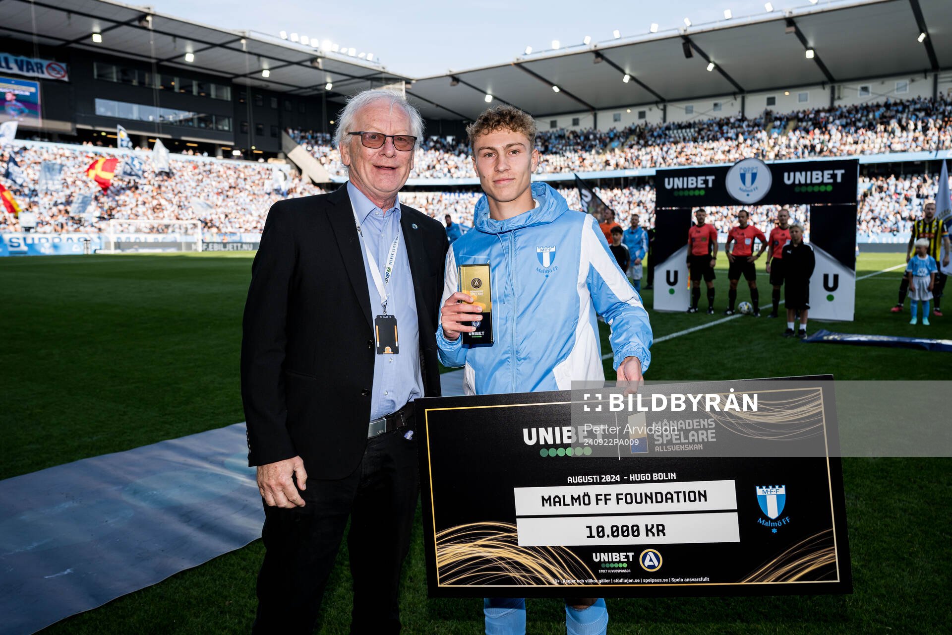 Malmö FFs Hugo Bolin får priset månadens spelare