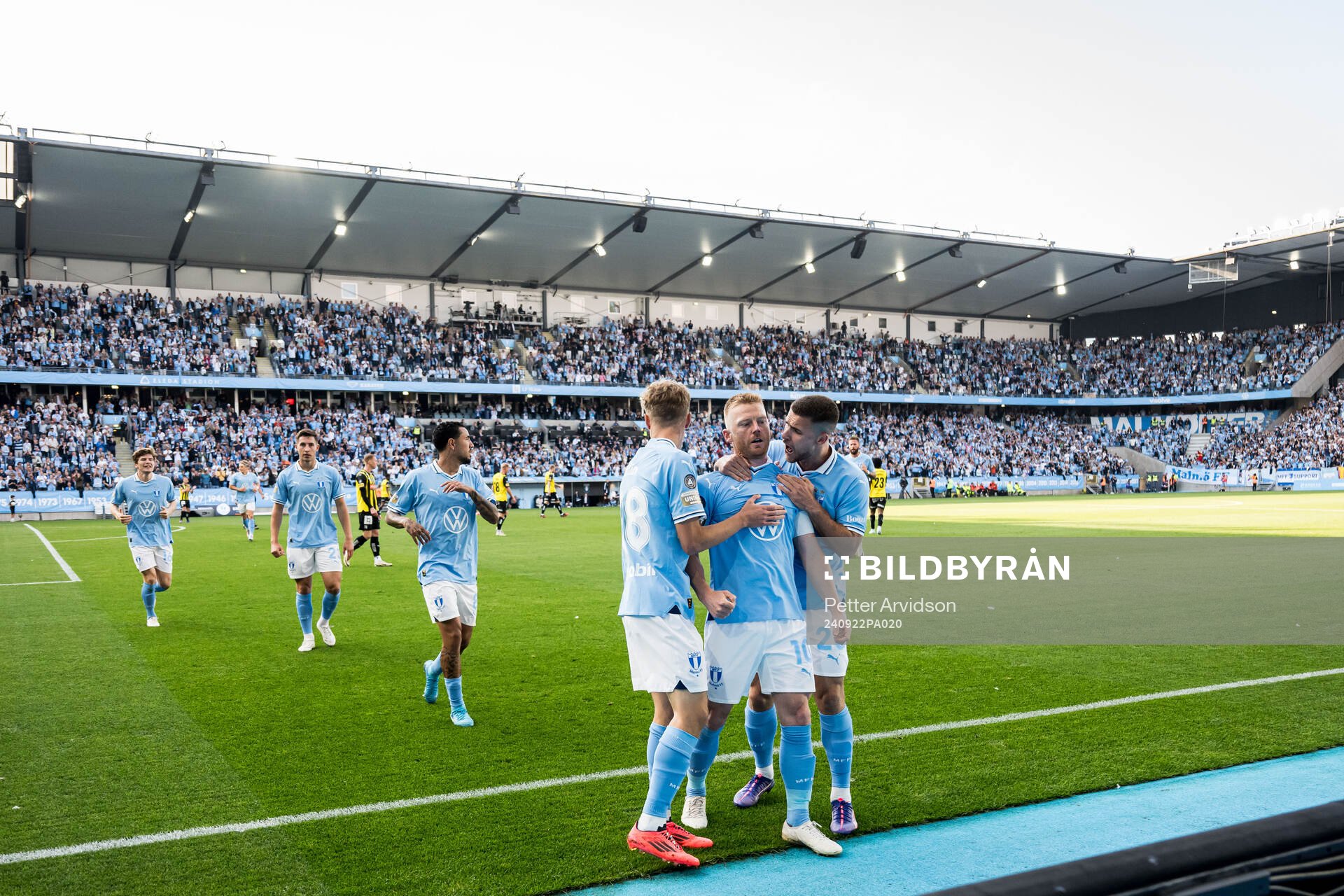 Malmö FFs Anders Christiansen jublar med lagkamrater