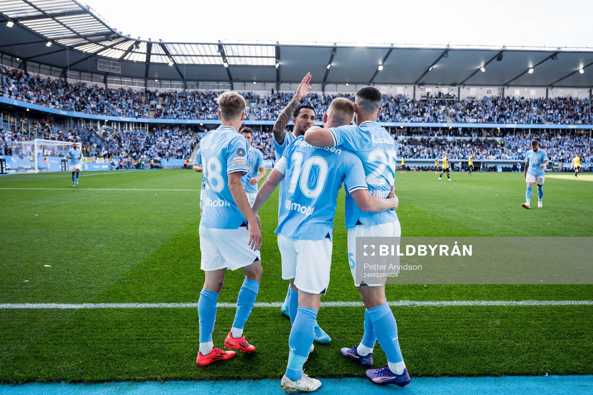 Malmö FFs Anders Christiansen jublar med lagkamrater
