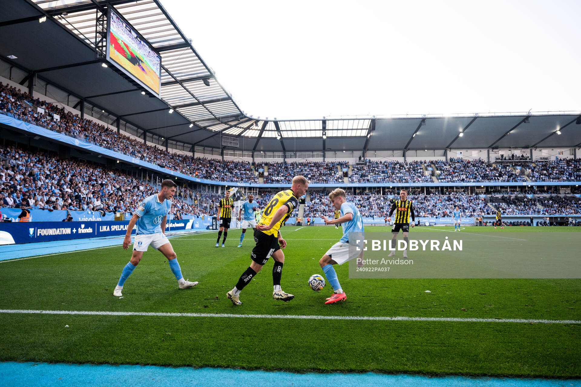 Häckens Mikkel Rygaard Jensen mot Malmö FFs Lasse Berg