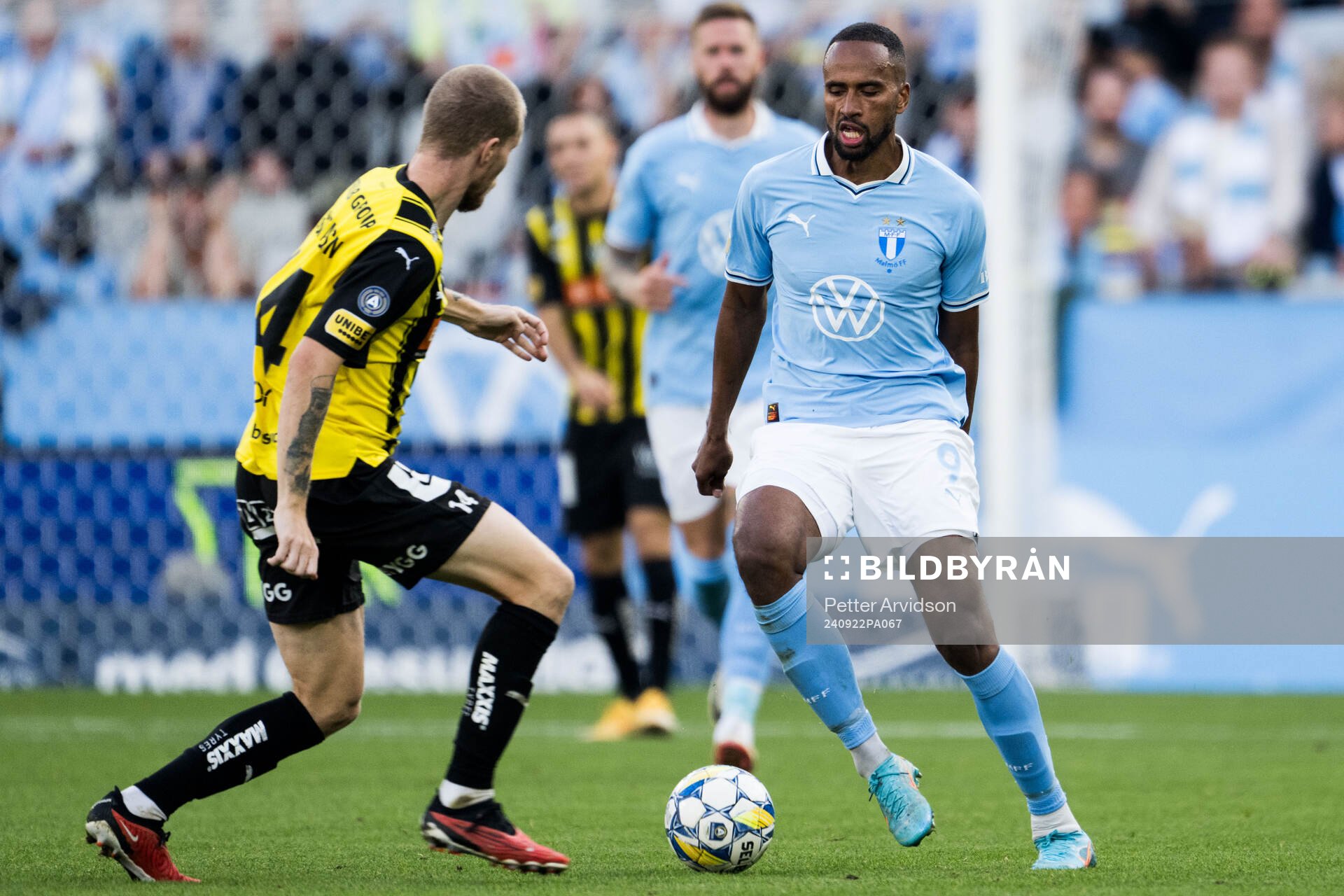 Malmö FFs Isaac Kiese Thelin och Häckens Simon Gustafson