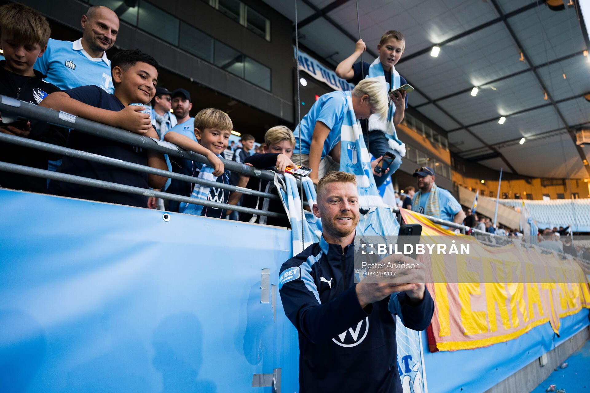 Malmö FFs Anders Christiansen med supportrar