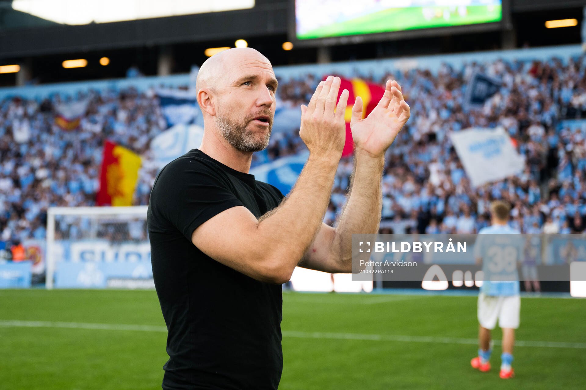 Malmö FFs tränare Henrik Rydström jublar