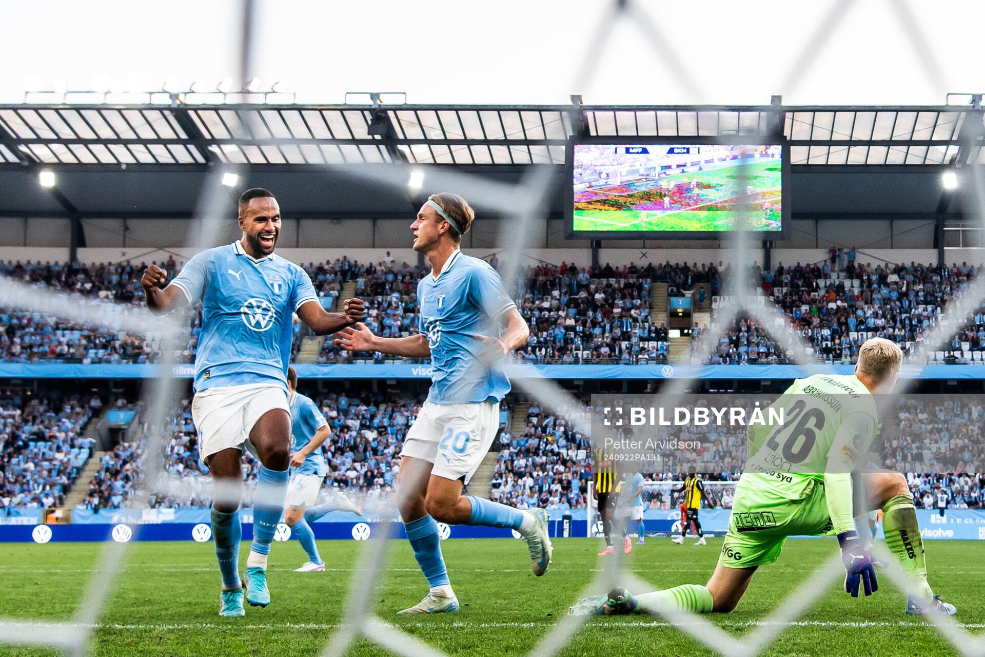 Malmö FFs Isaac Kiese Thelin och Erik Botheim jublar