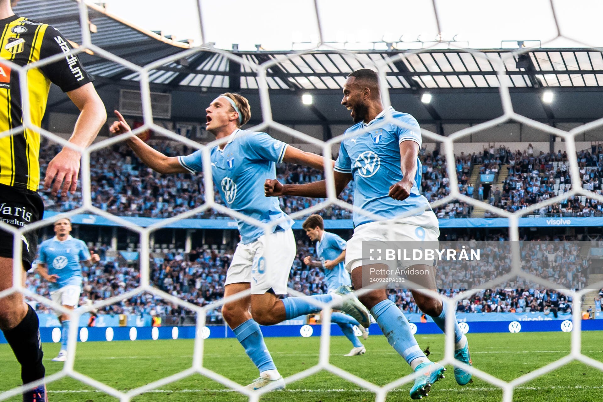 Malmö FFs Erik Botheim och Isaac Kiese Thelin jublar