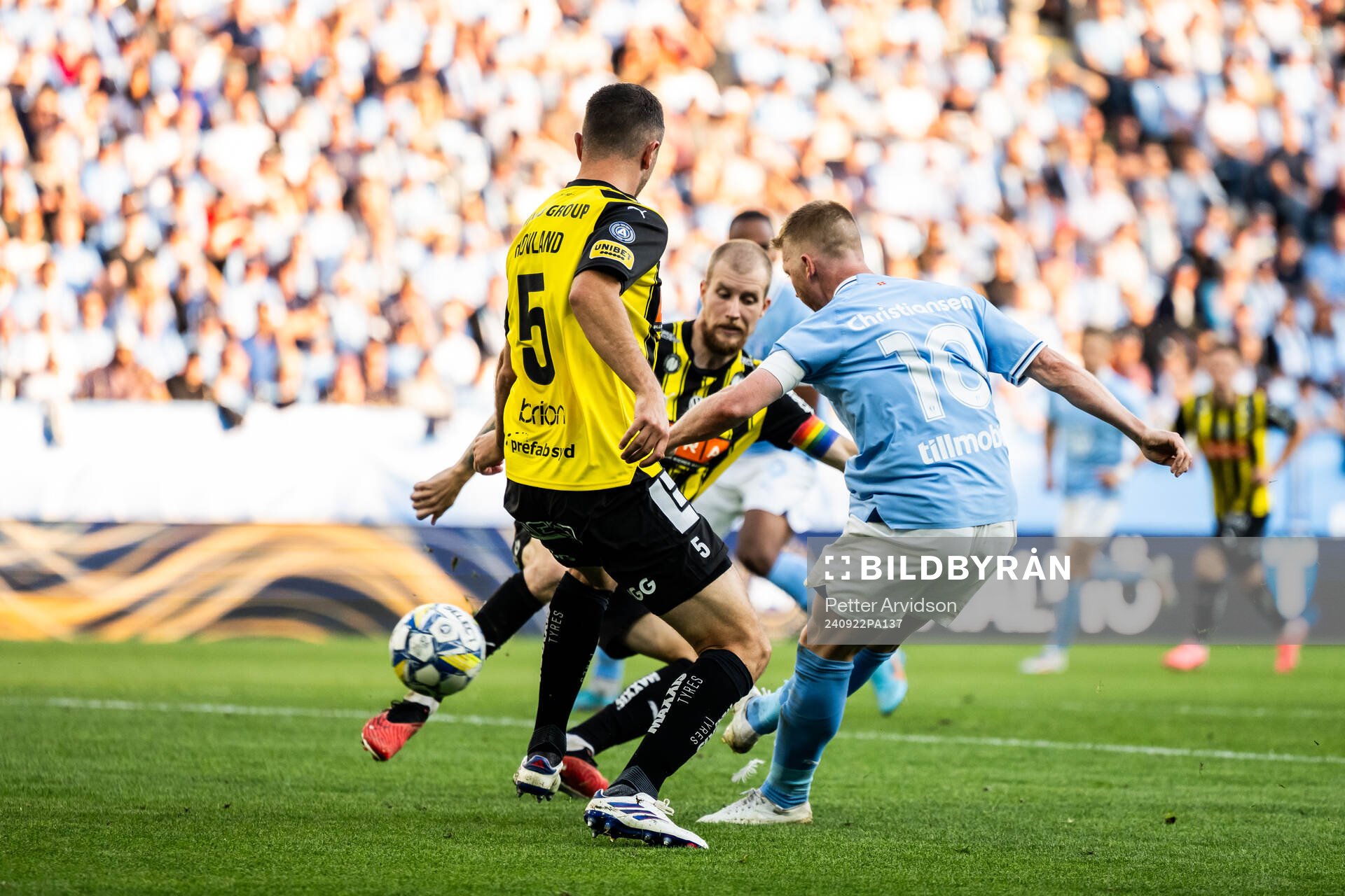 Malmö FFs Anders Christiansen skjuter in 2-0 målet