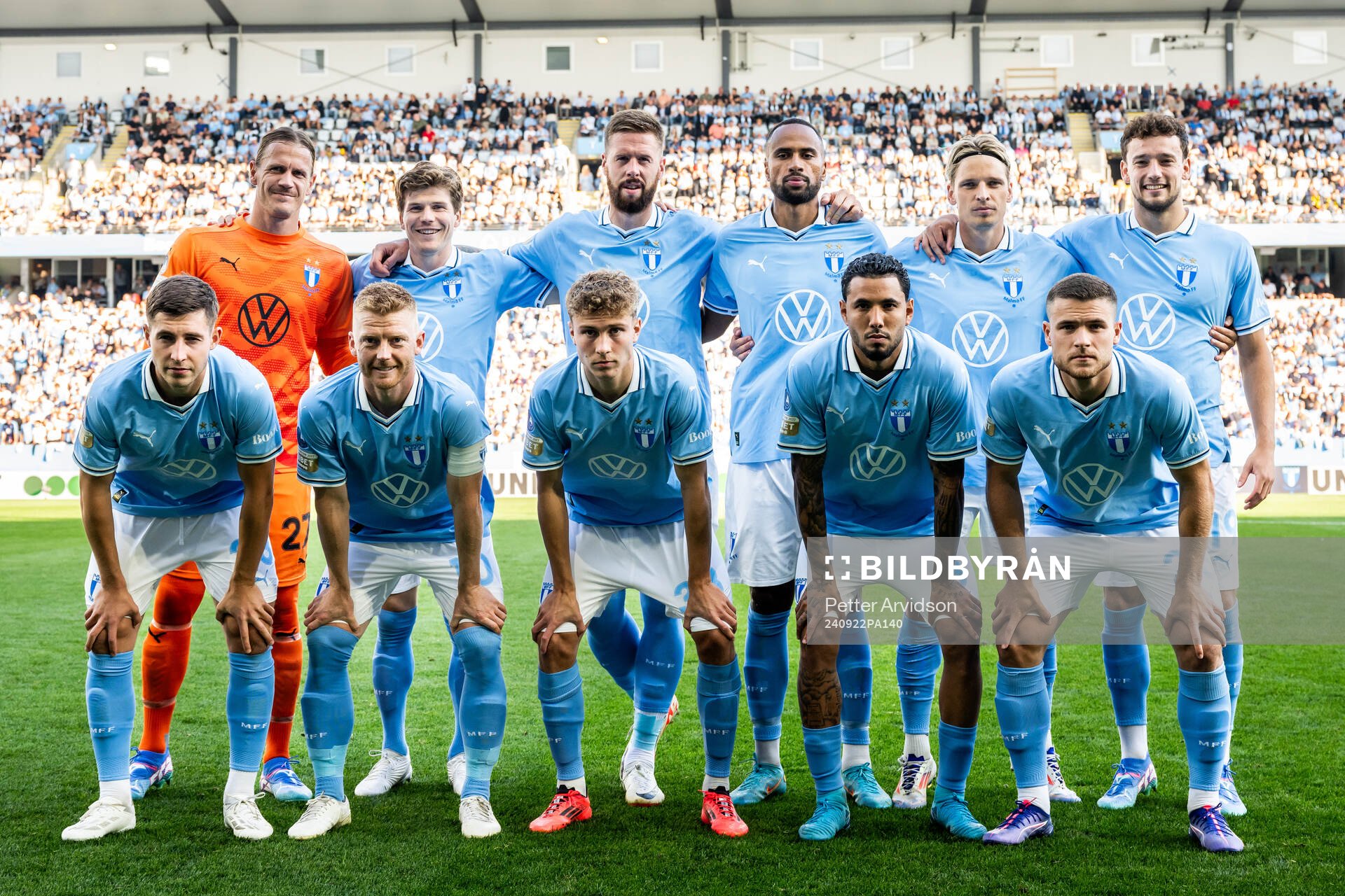 Malmö FFs startelva ställer upp för en lagbild inför fotbollsmatchen i Allsvenskan mellan Malmö FF och Häcken den 22 september 2024 i Malmö.