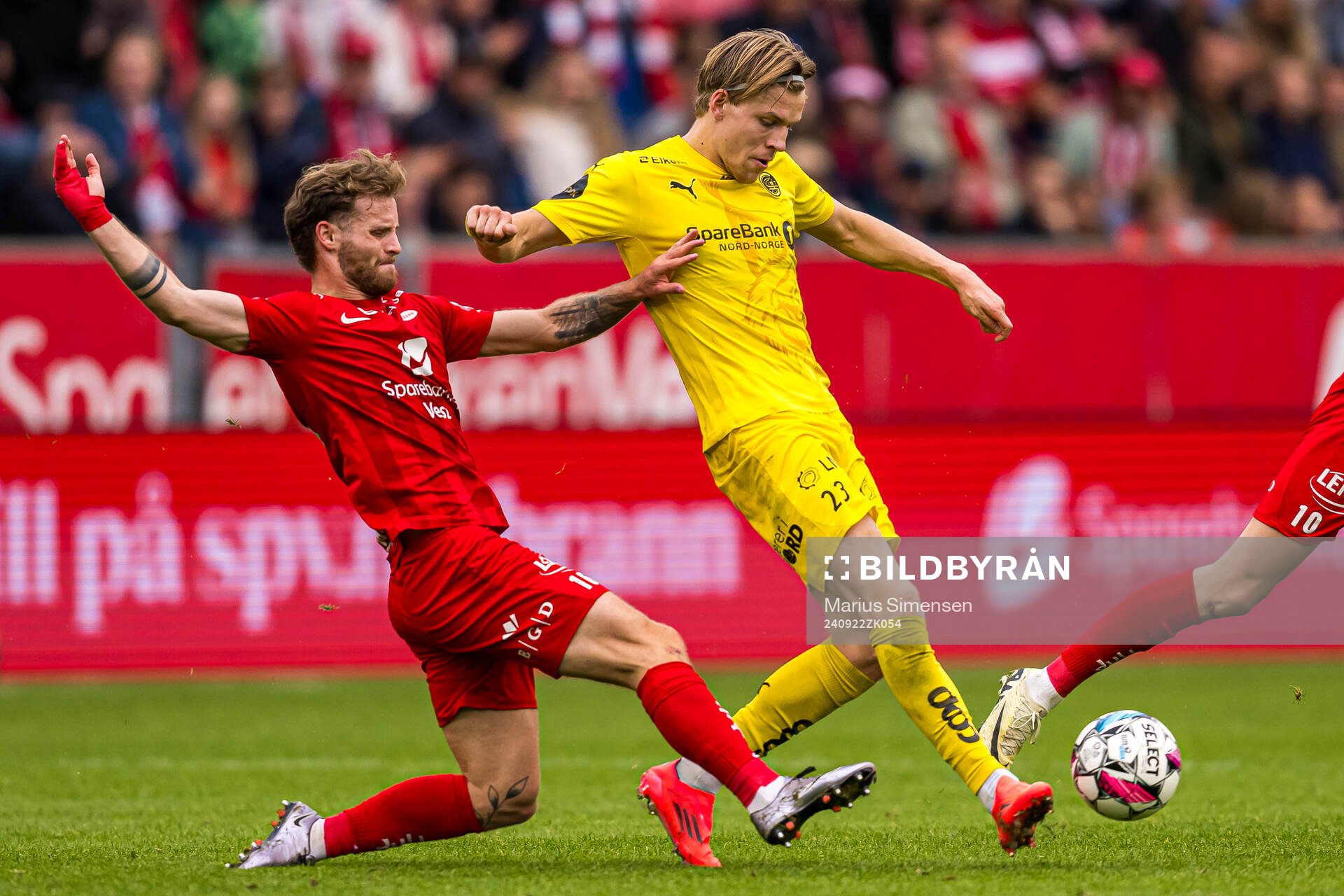 Ole Didrik Blomberg of Brann and Jens Petter Hauge of