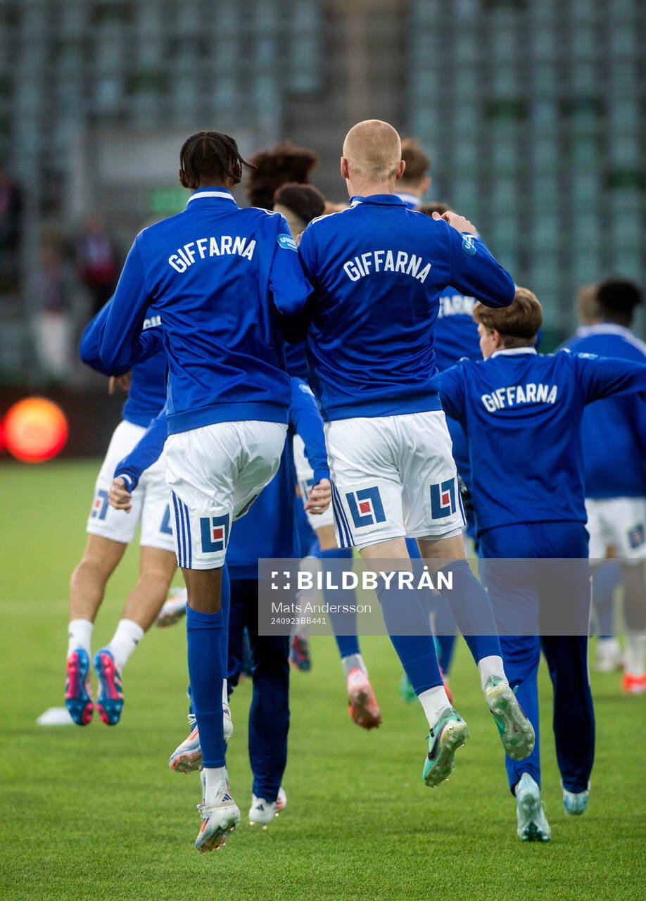 GIF Sundsvalls Yaqub Finey och Lucas Forsberg  innan