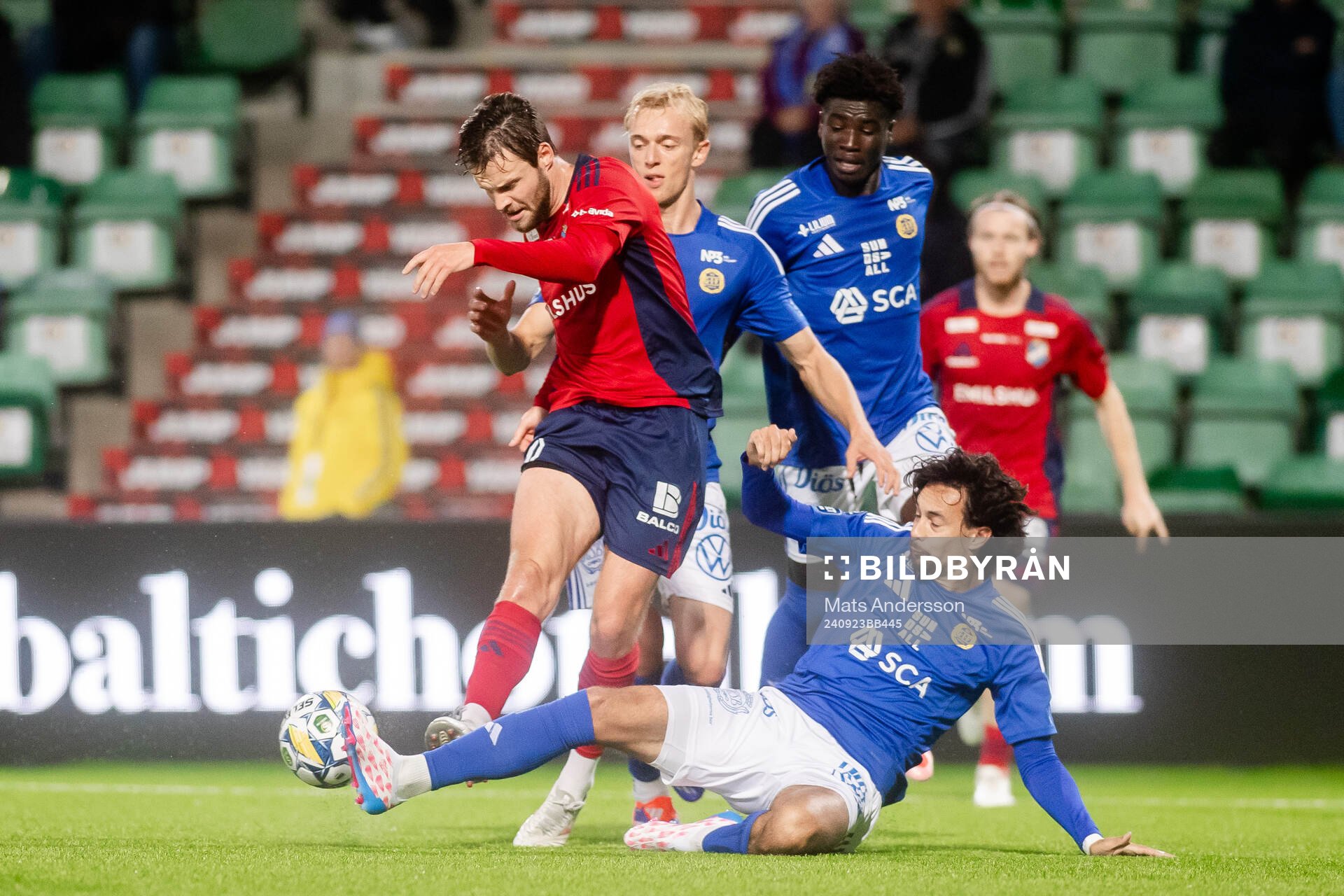 Östers Alibek Aliev och GIF Sundsvalls Monir Jelassi