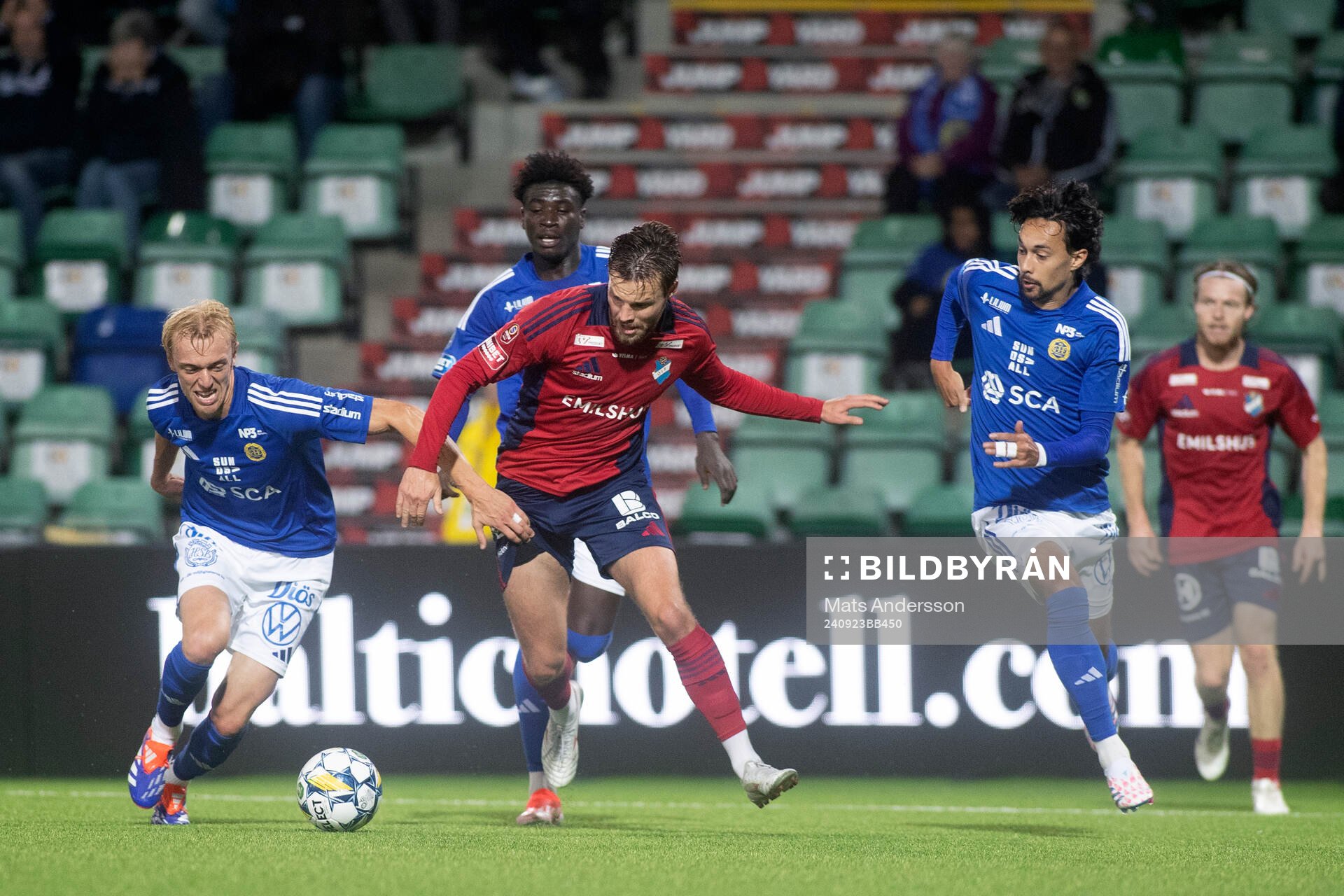 Östers Alibek Aliev och GIF Sundsvalls Pontus Lindgren och