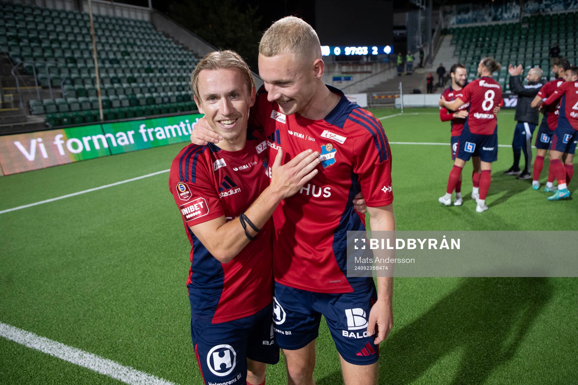 Östers David Seger och Adam Bergmark Wiberg jublar