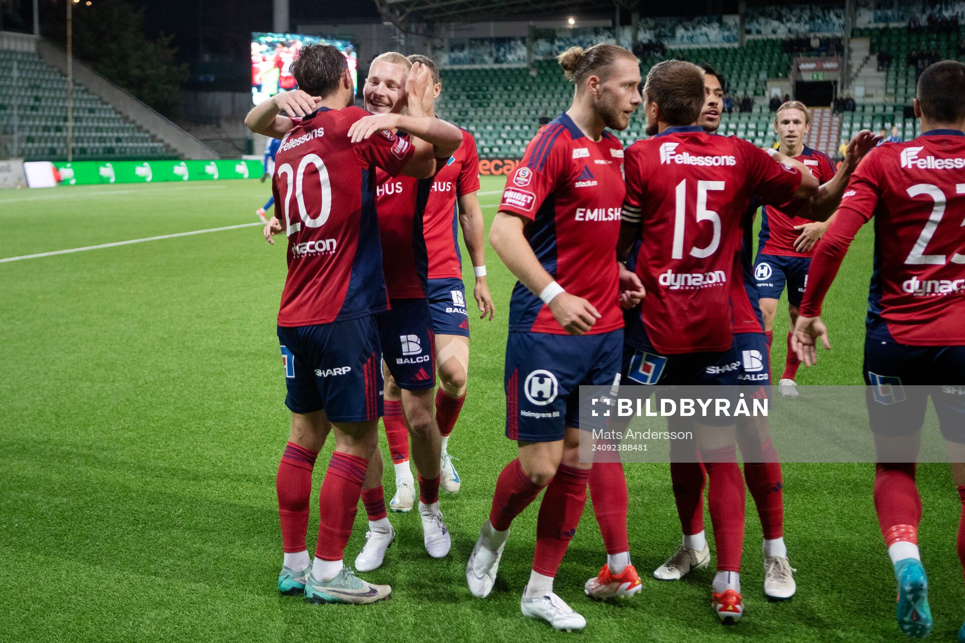 Östers Alibek Aliev och Adam Bergmark Wiberg jublar