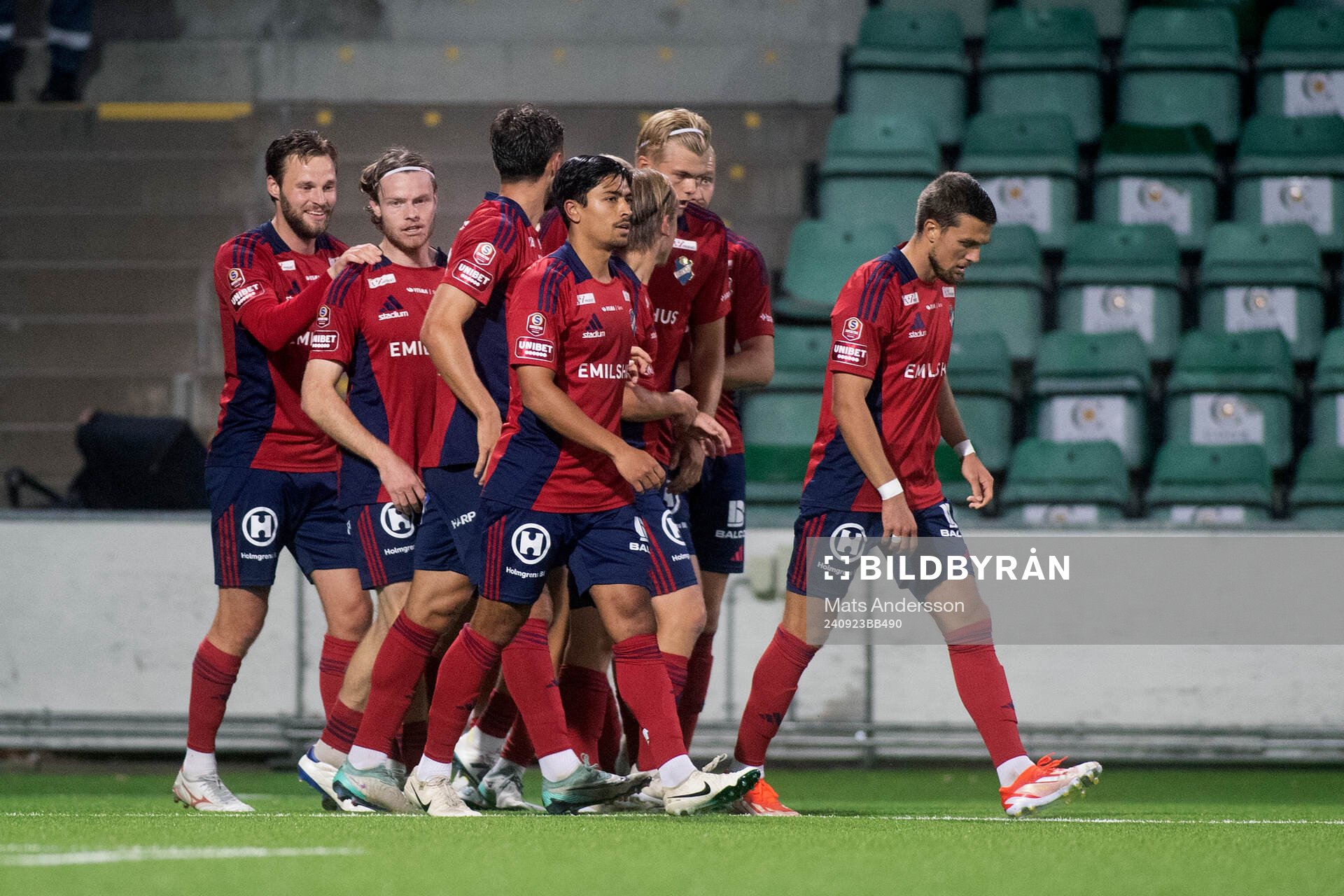 Östers Daniel Ljung jublar