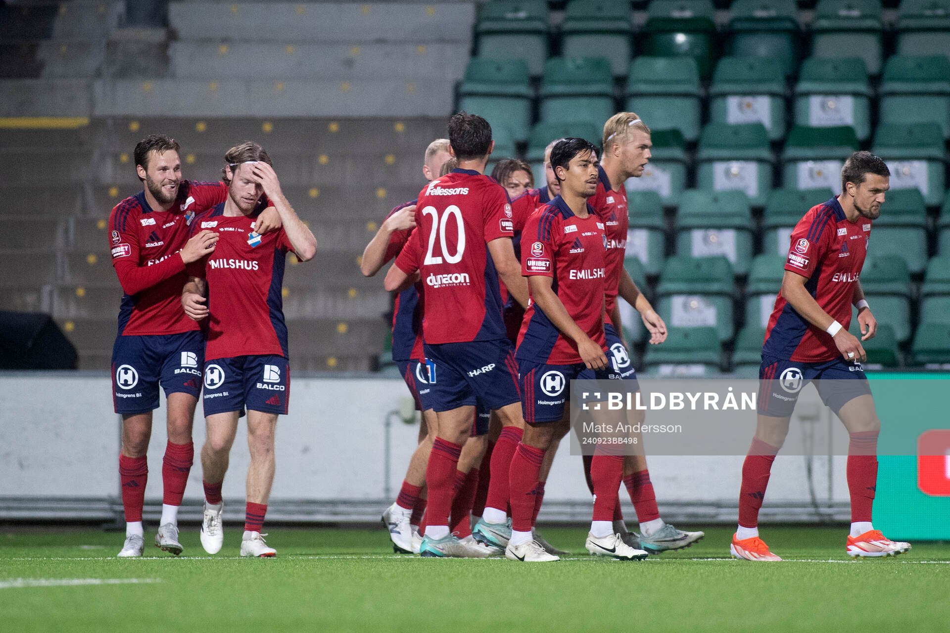 Östers Daniel Ljung jublar