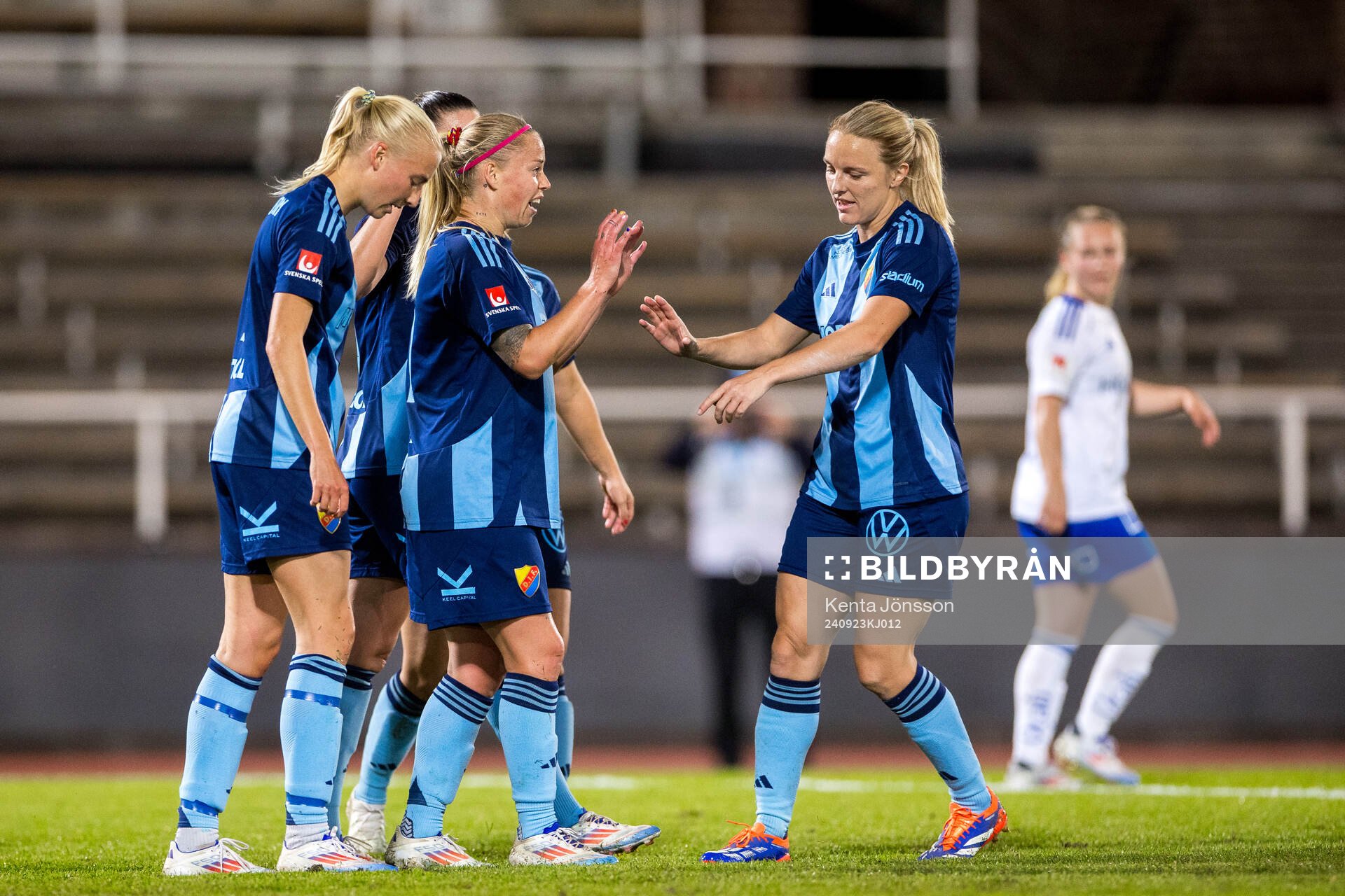 Djurgårdens Therese Åsland och Mimmi Larsson  jublar