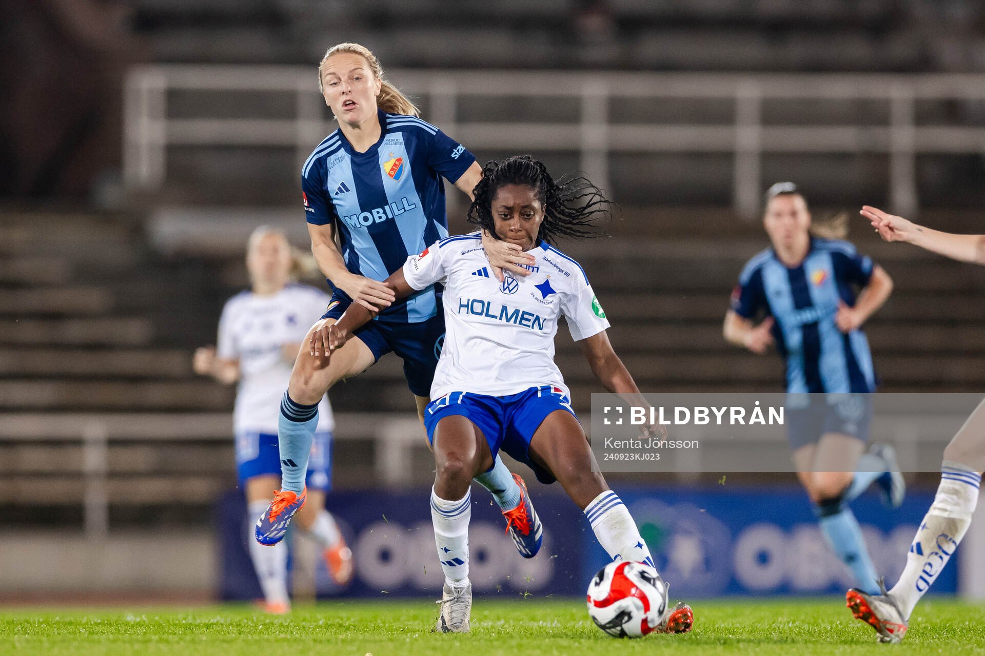 Djurgårdens Mimmi Larsson och IFK Norrköpings Maya Aliyah
