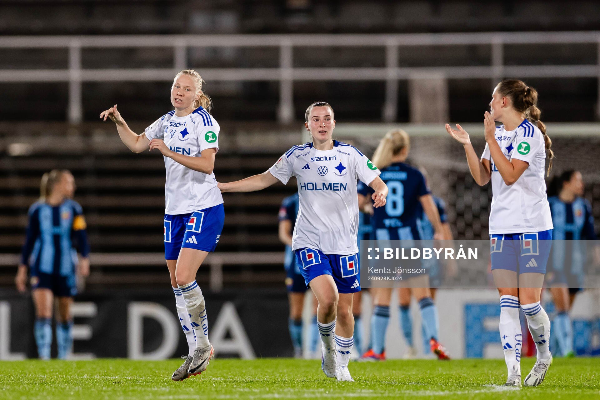 IFK Norrköpings Elin Rombing, Carrie Jones och jublar