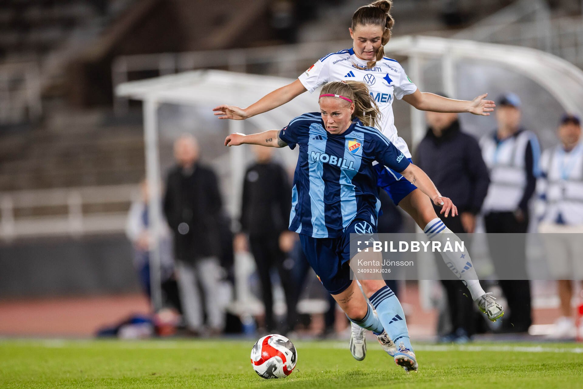 Djurgårdens Therese Åsland och IFK Norrköpings Svea