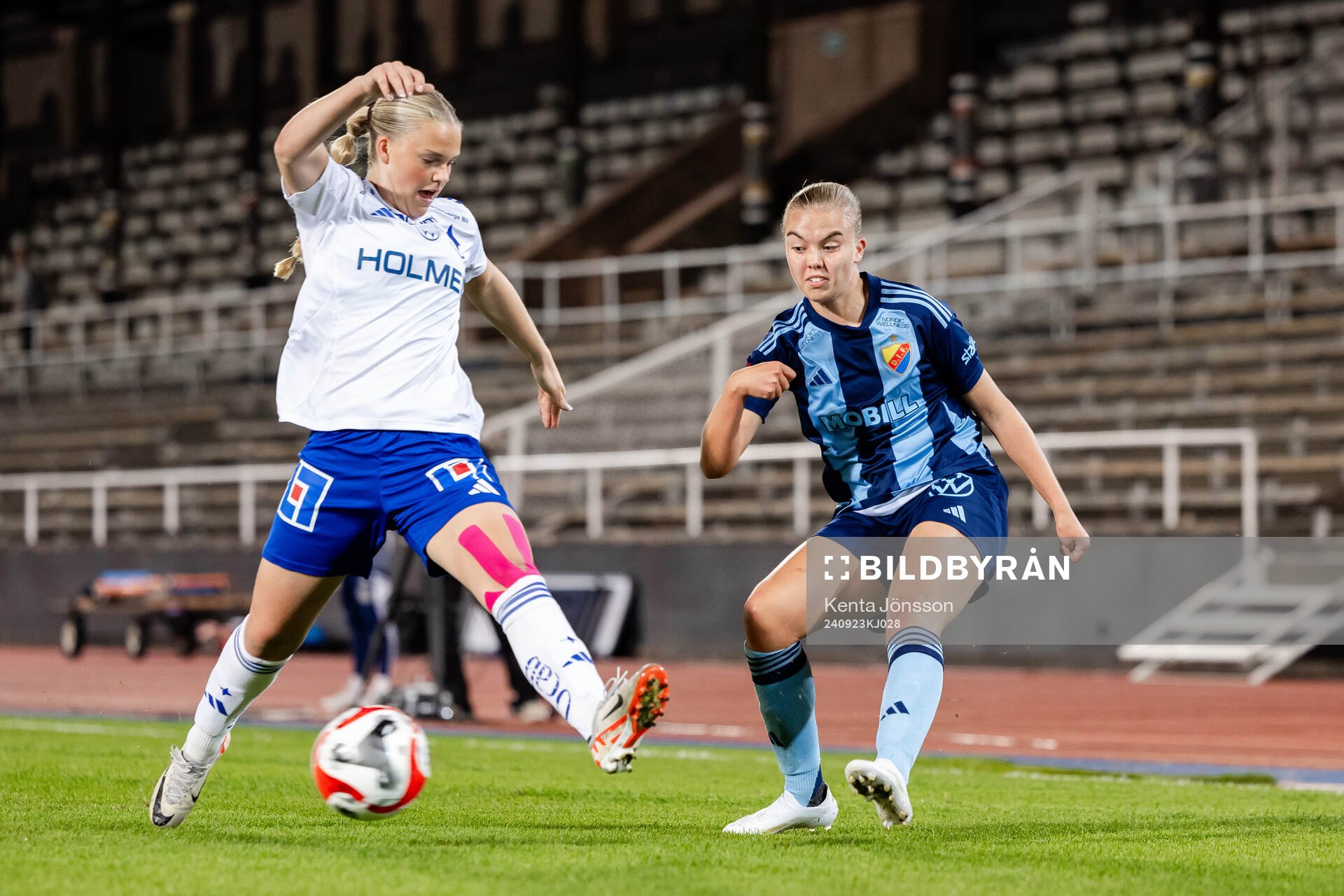 IFK Norrköpings Freja Lindwall och Djurgårdens Elin