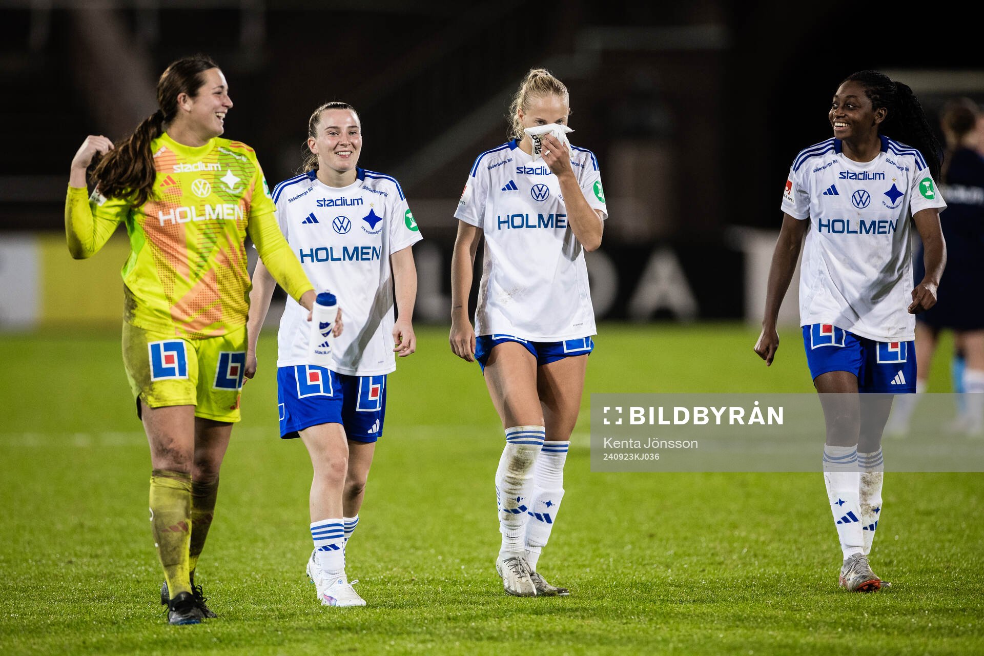 IFK Norrköpings målvakt Caroline Delisle, Carrie Jones,