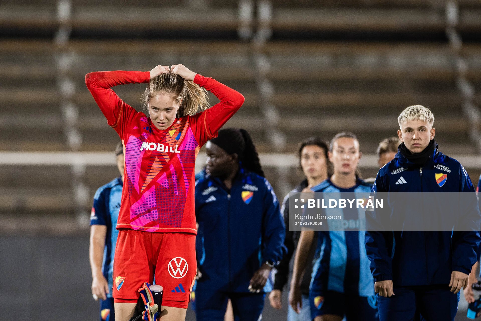 Djurgårdens målvakt Elvira Björklund deppar