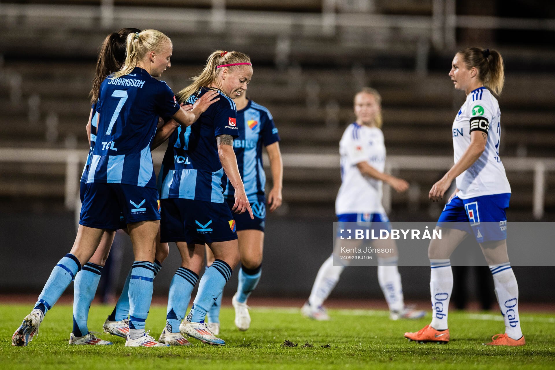 Djurgårdens Therese Åsland jublar