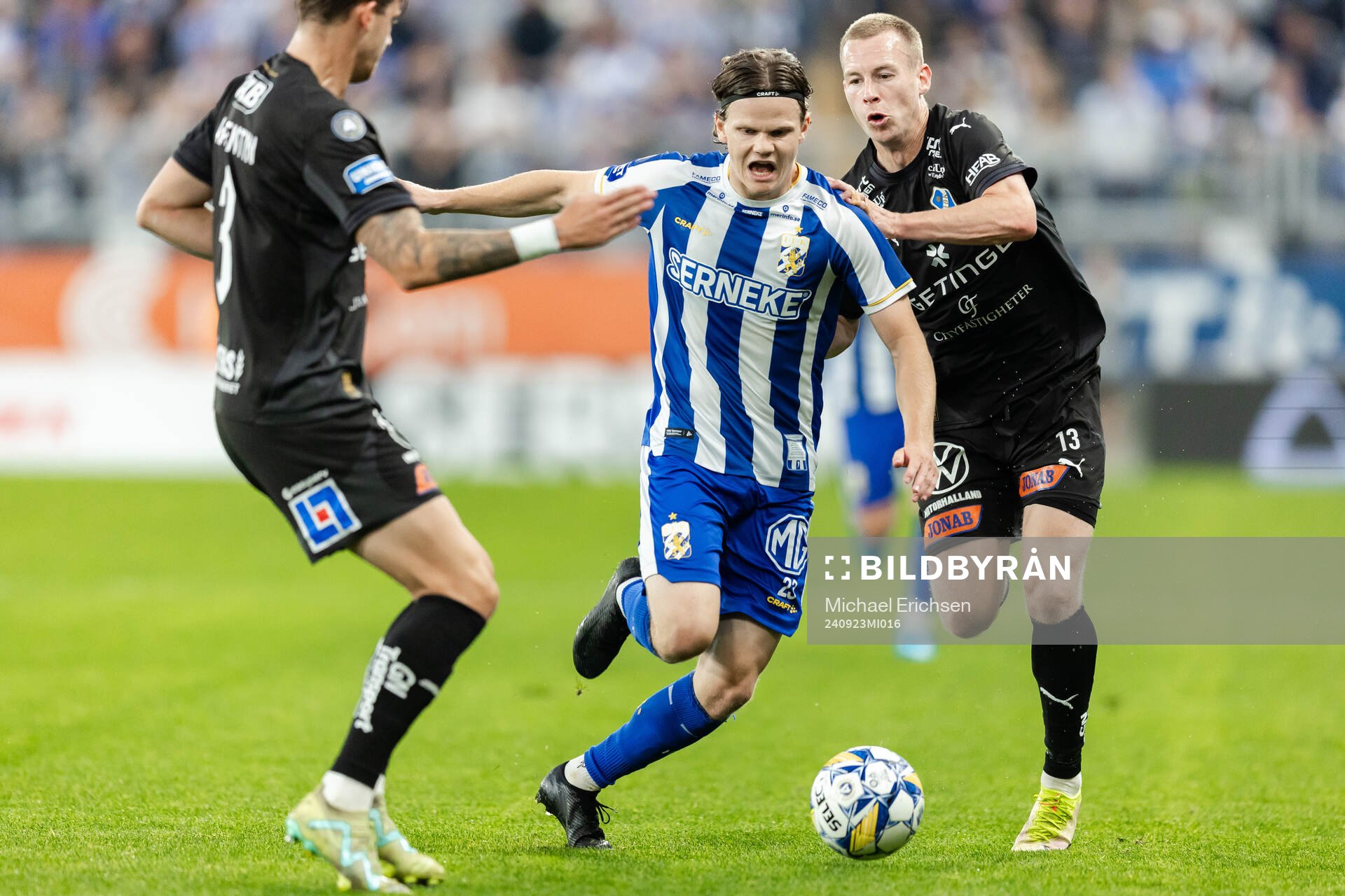 IFK Göteborgs Kolbeinn Thordarson i en kamp mot Halmstads
