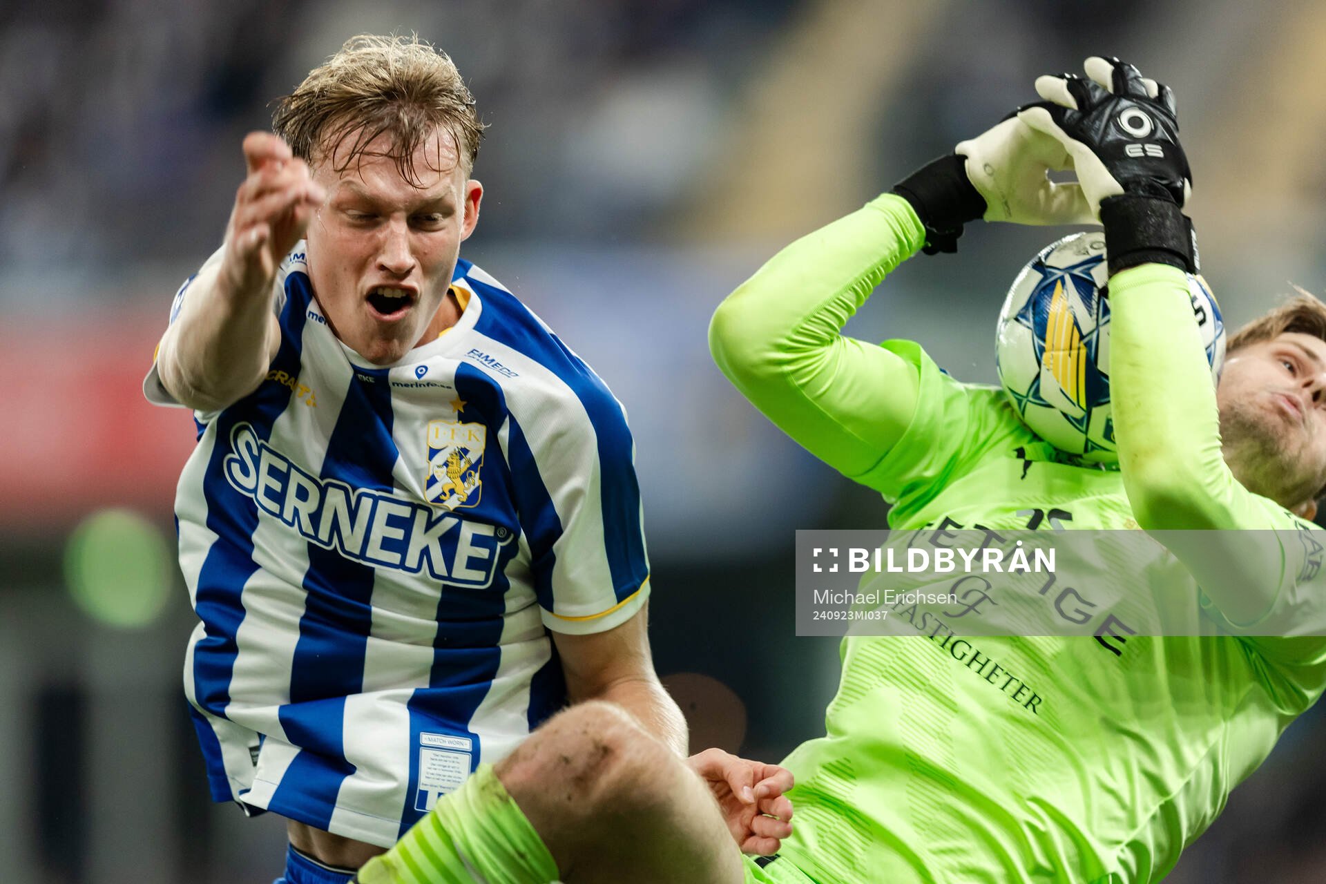 IFK Göteborgs Laurs Skjellerup och Halmstads målvakt Tim