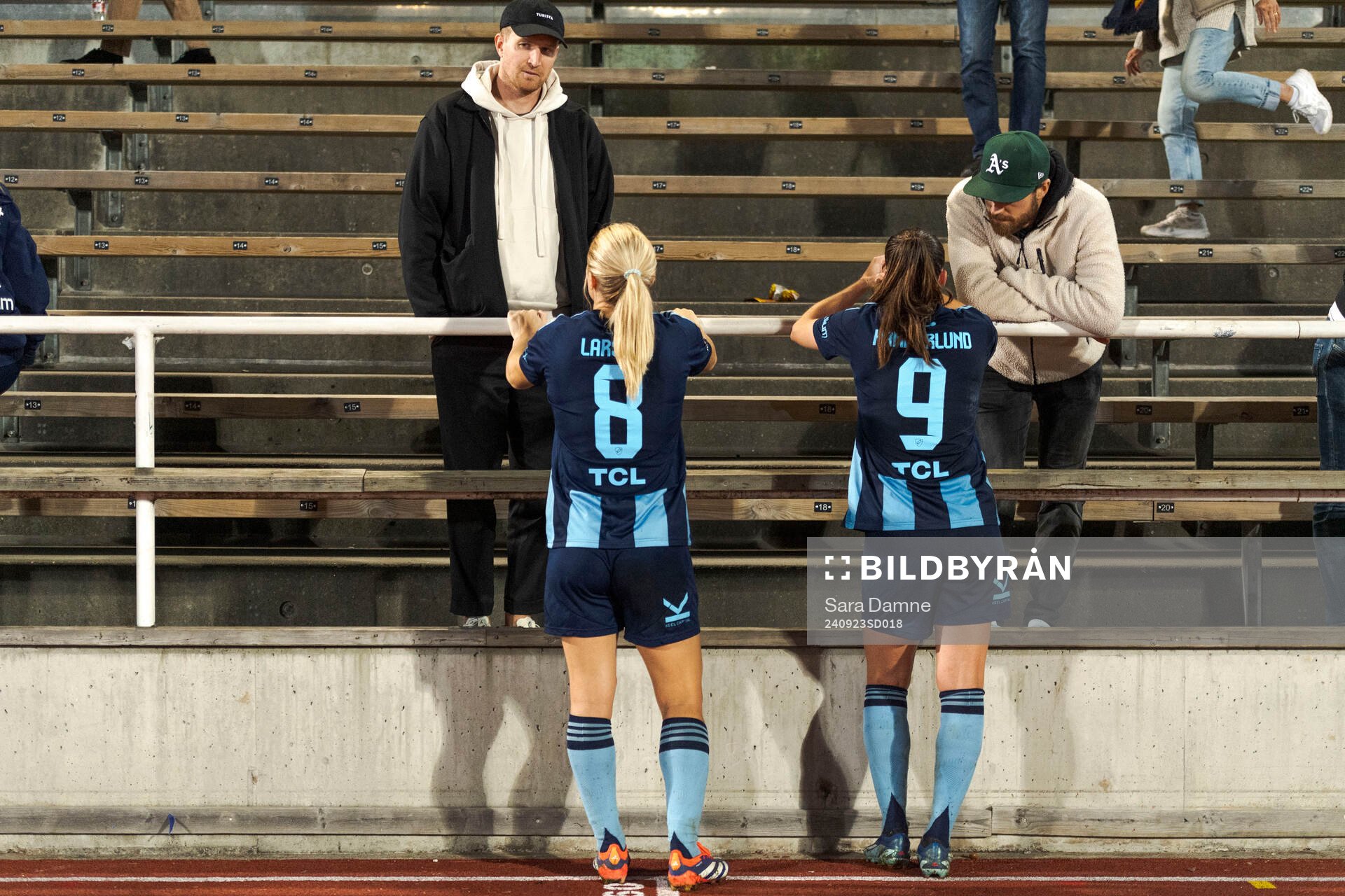 Djurgårdens Mimmi Larsson och Pauline Hammarlund deppar