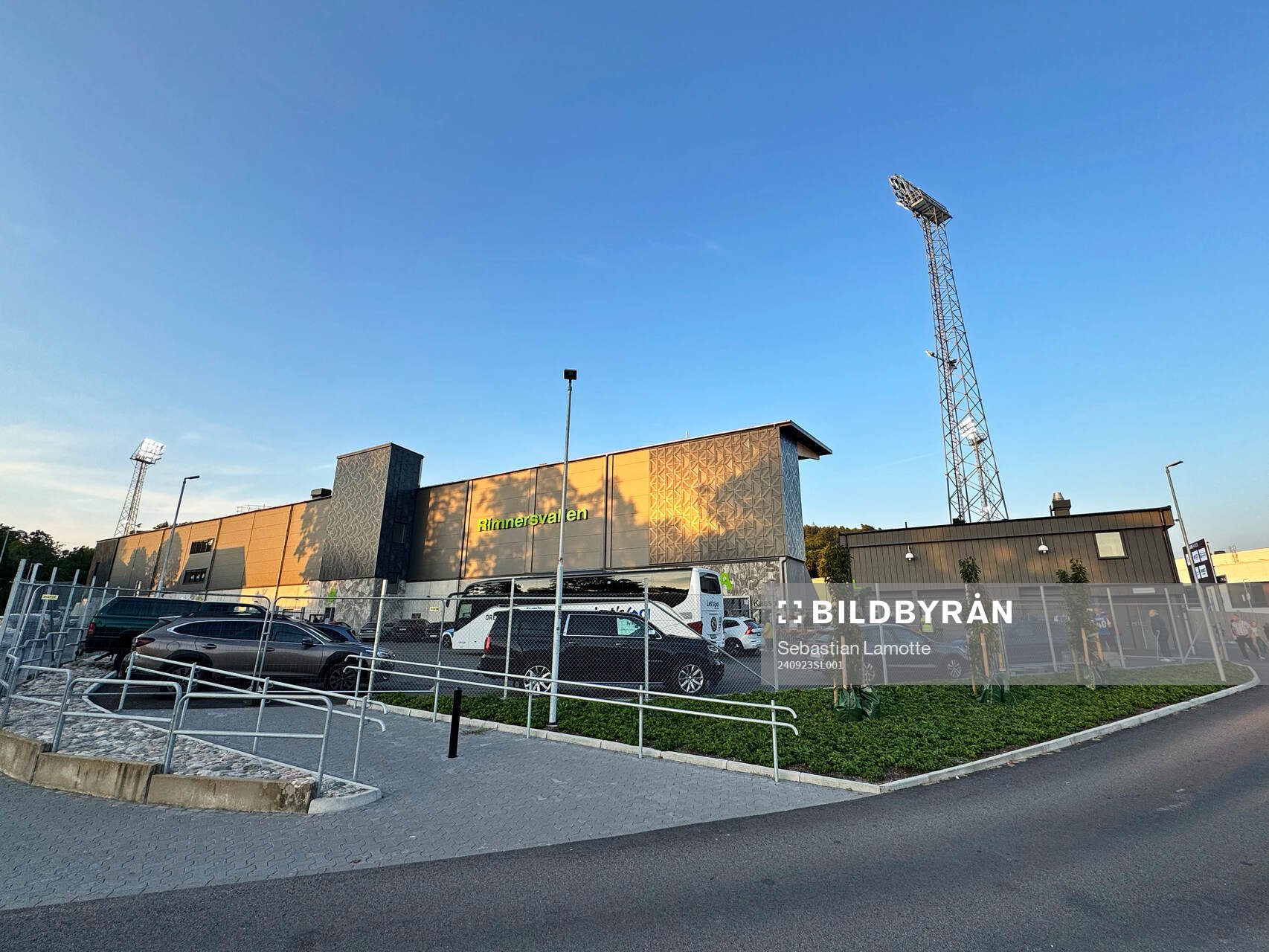 Utanför arenan innan fotbollsmatchen i Superettan mellan