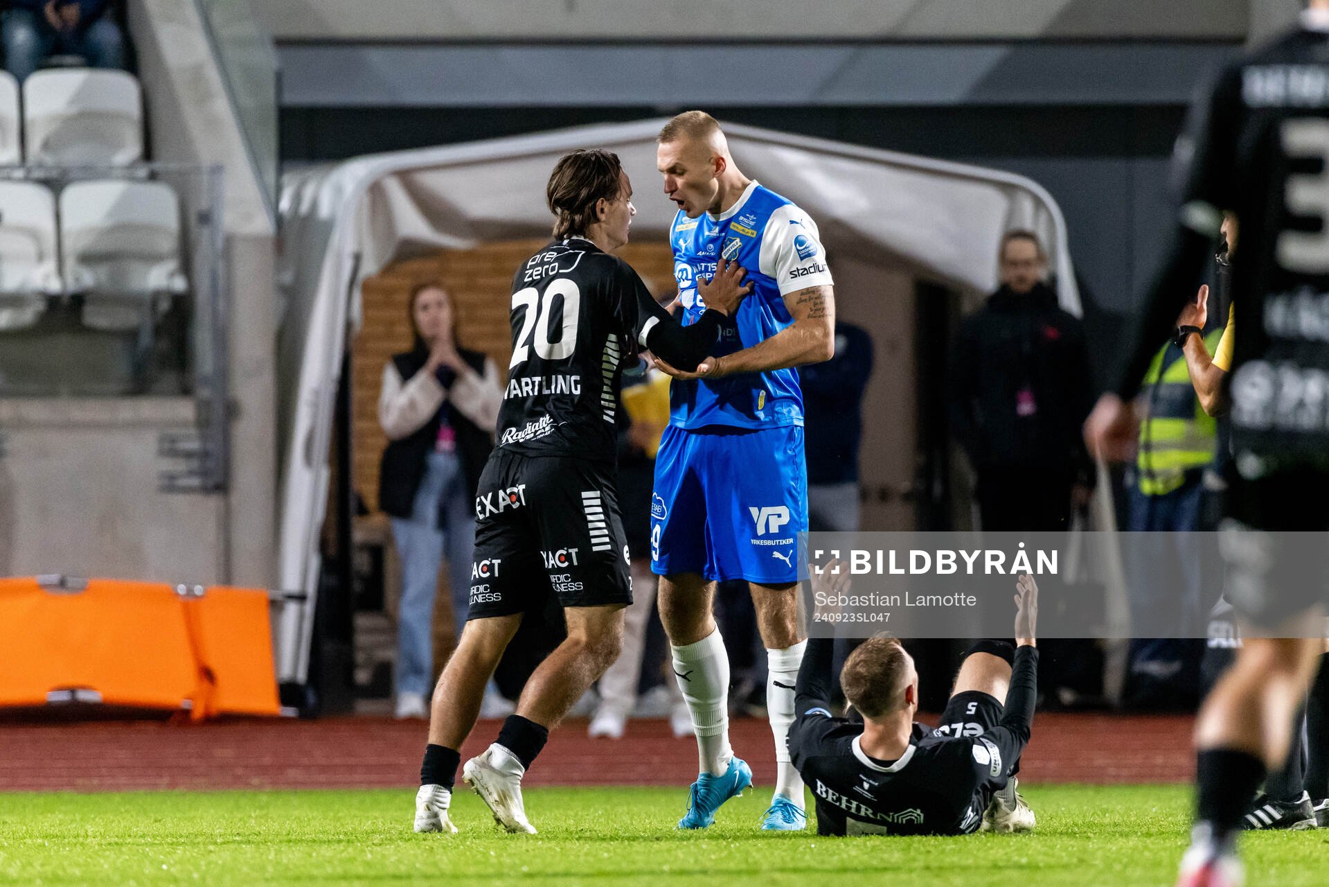 Örebros Charlie Swartling gruffar med IK Oddevolds
