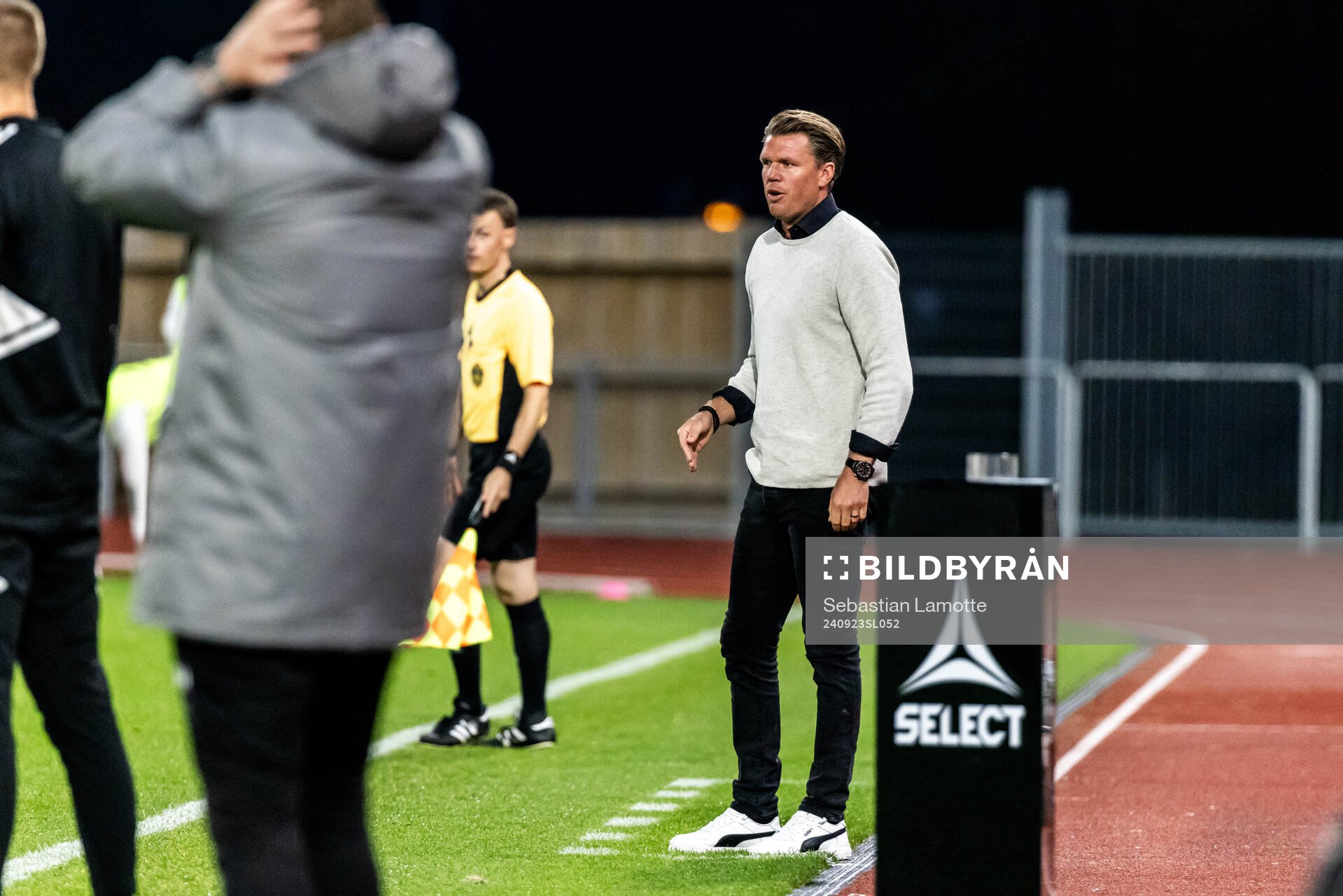 Örebros huvudtränare Christian Järdler under fotbollsmatchen i Superettan mellan IK Oddevold och Örebro den 23 september 2024 i Uddevalla.