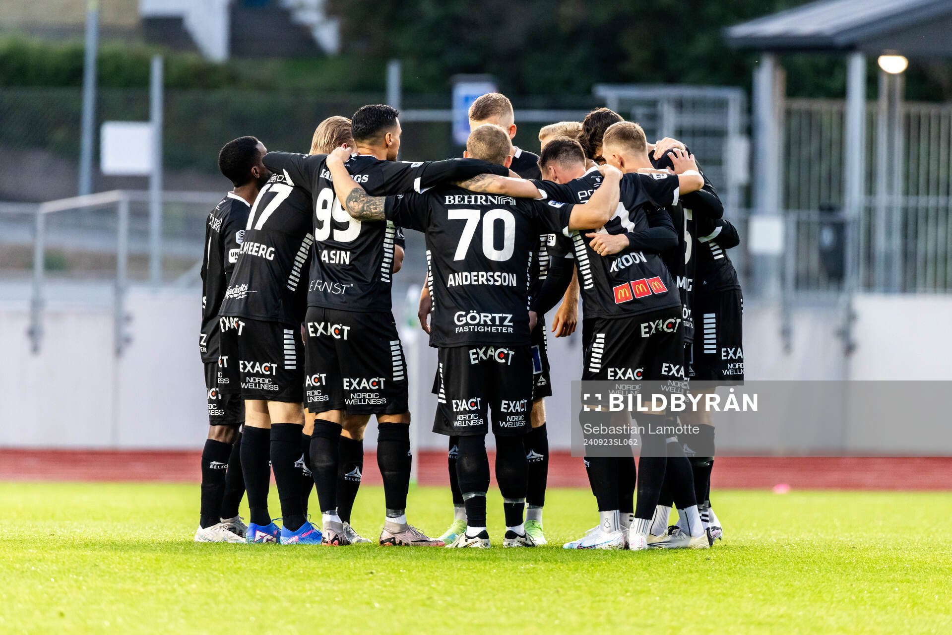 Örebros spelare laddar för match
