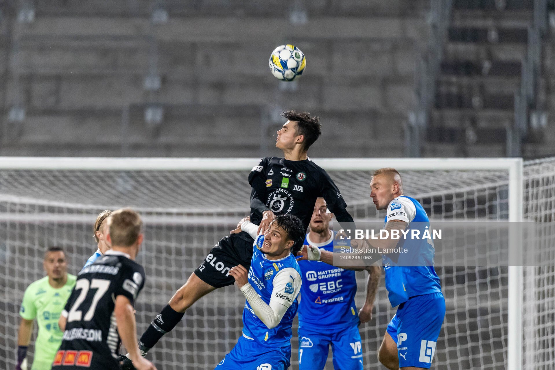 Örebros Theodor Hansemon når högst på frispark