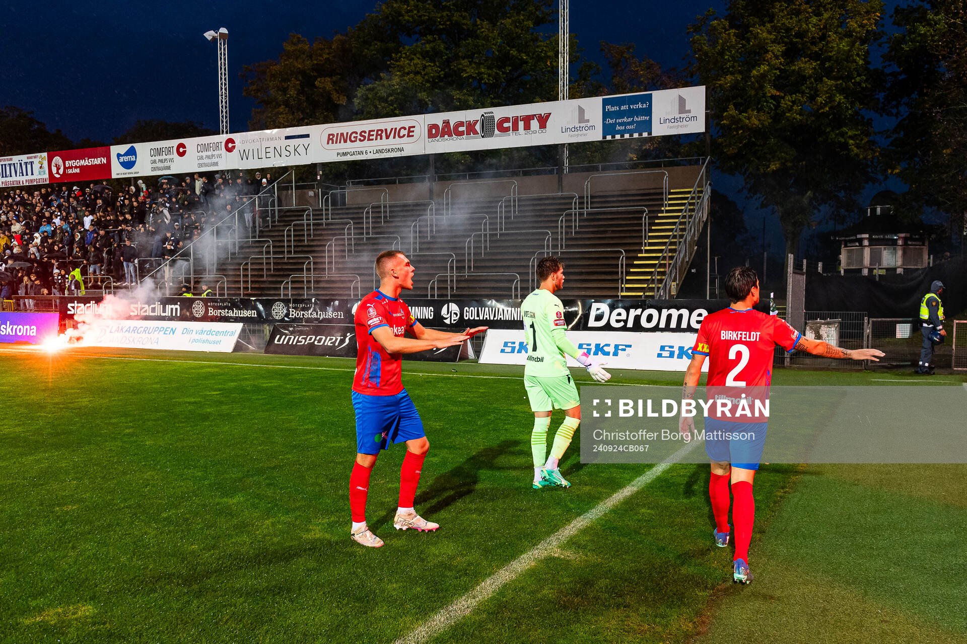 Helsingborgs Dennis Olsson, målvakt Kalle Joelsson och Jon