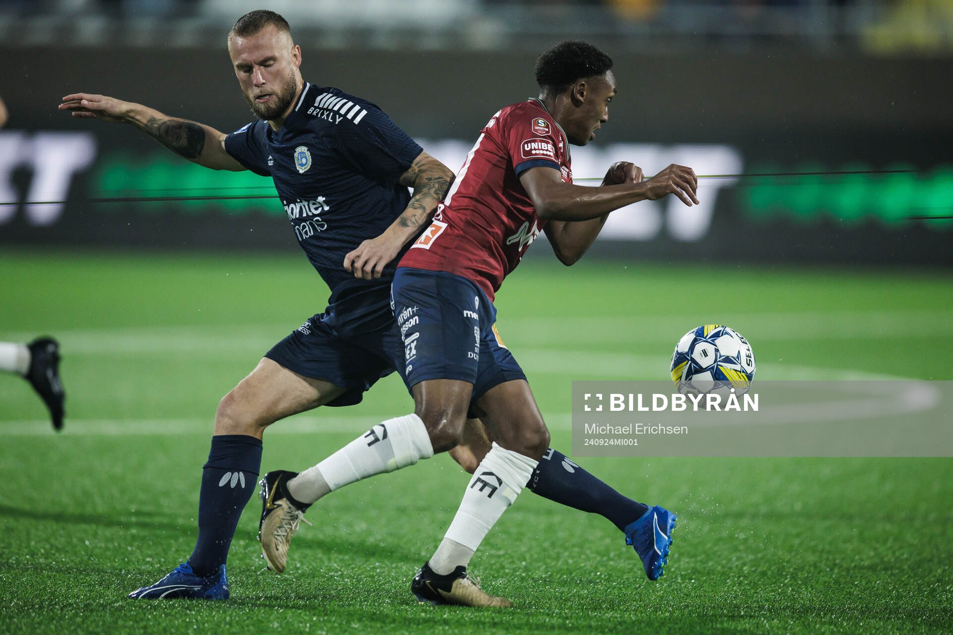 Utsiktens Alexander Faltsetas och Örgrytes Aydarus Abukar under fotbollsmatchen i Superettan mellan Utsikten och Örgryte den 24 september 2024 i Göteborg.