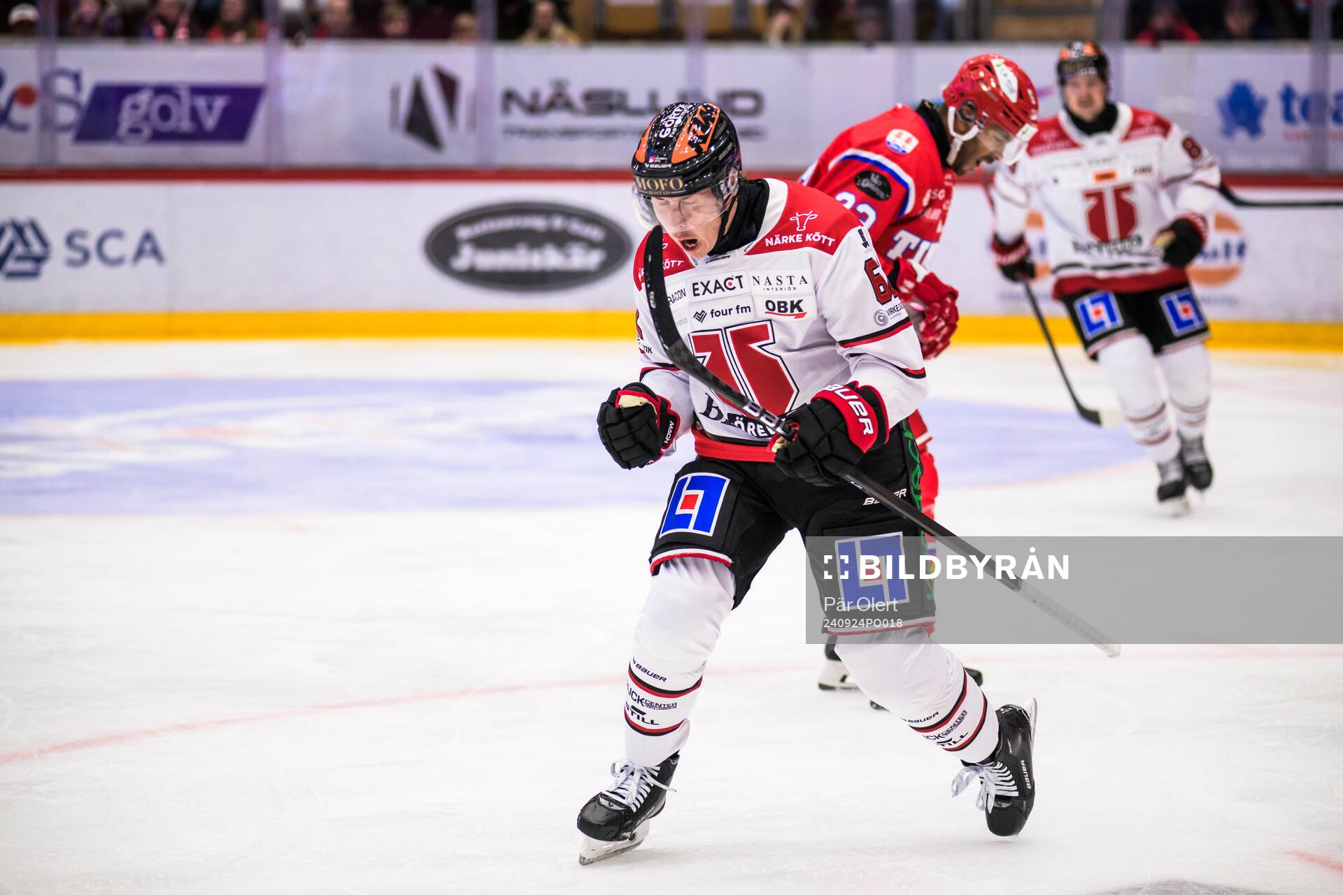Örebros Robert Leino jublar