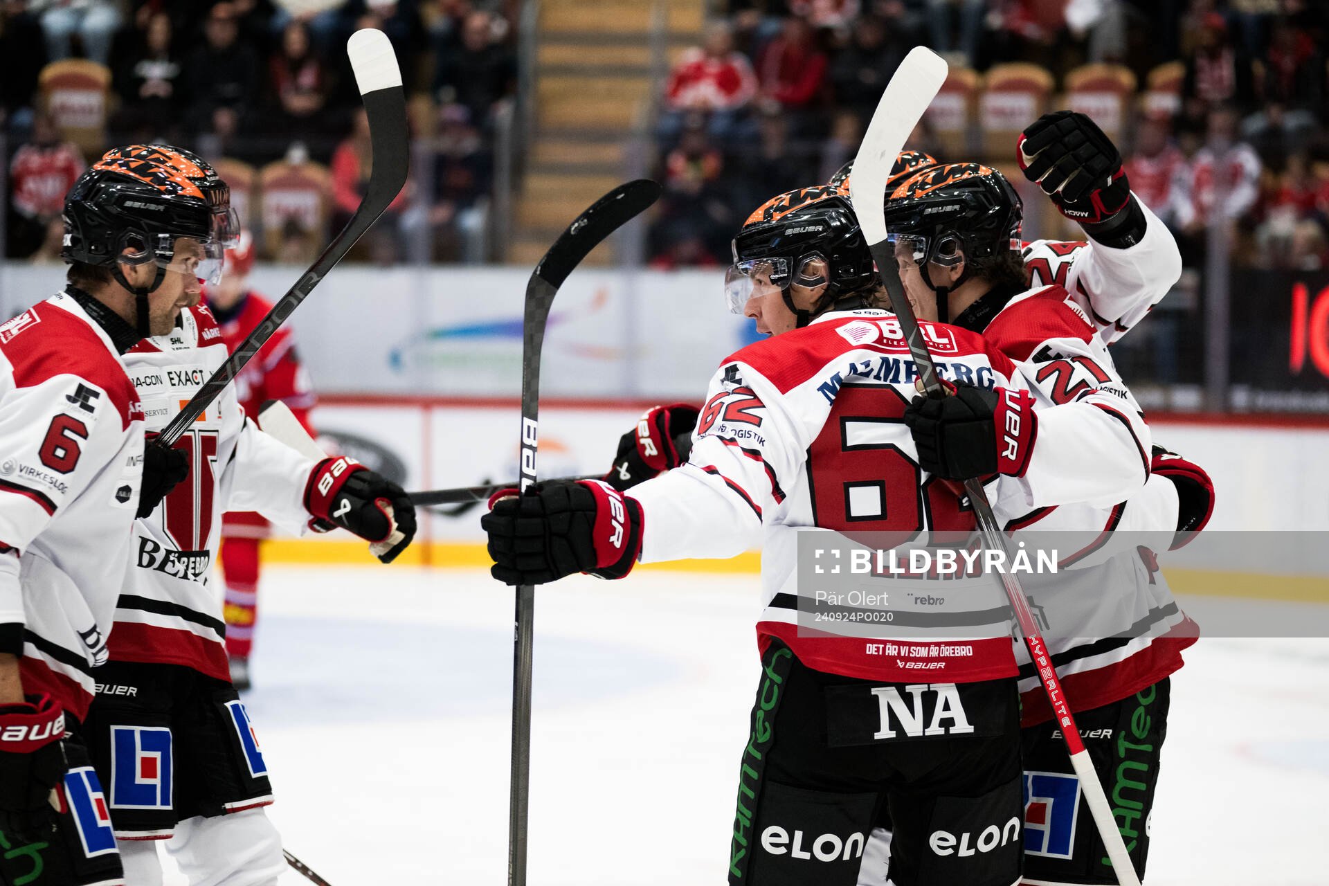 Örebros Robert Leino jublar