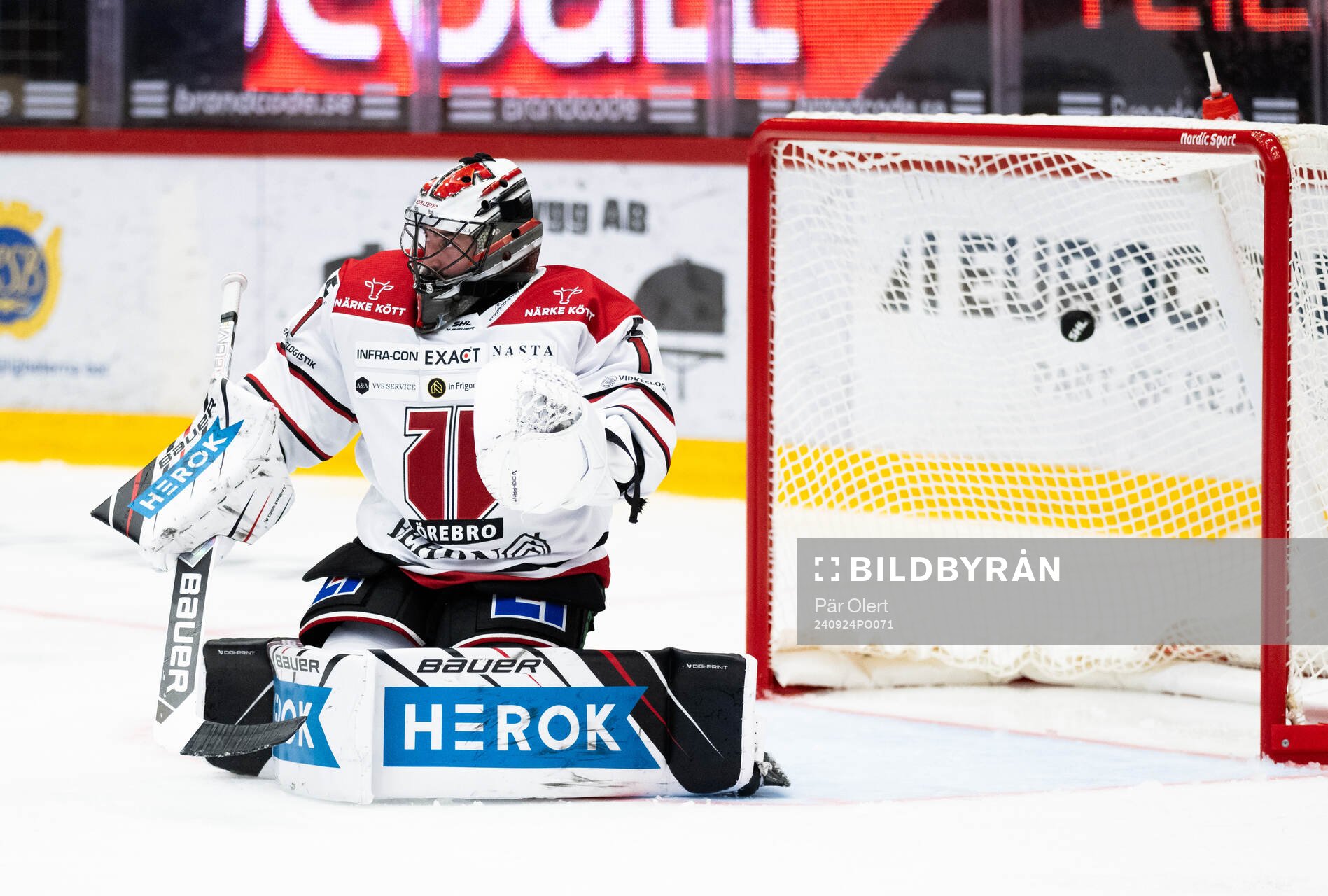 Örebros målvakt Jhonas Enroth släpper in 1-1 målet