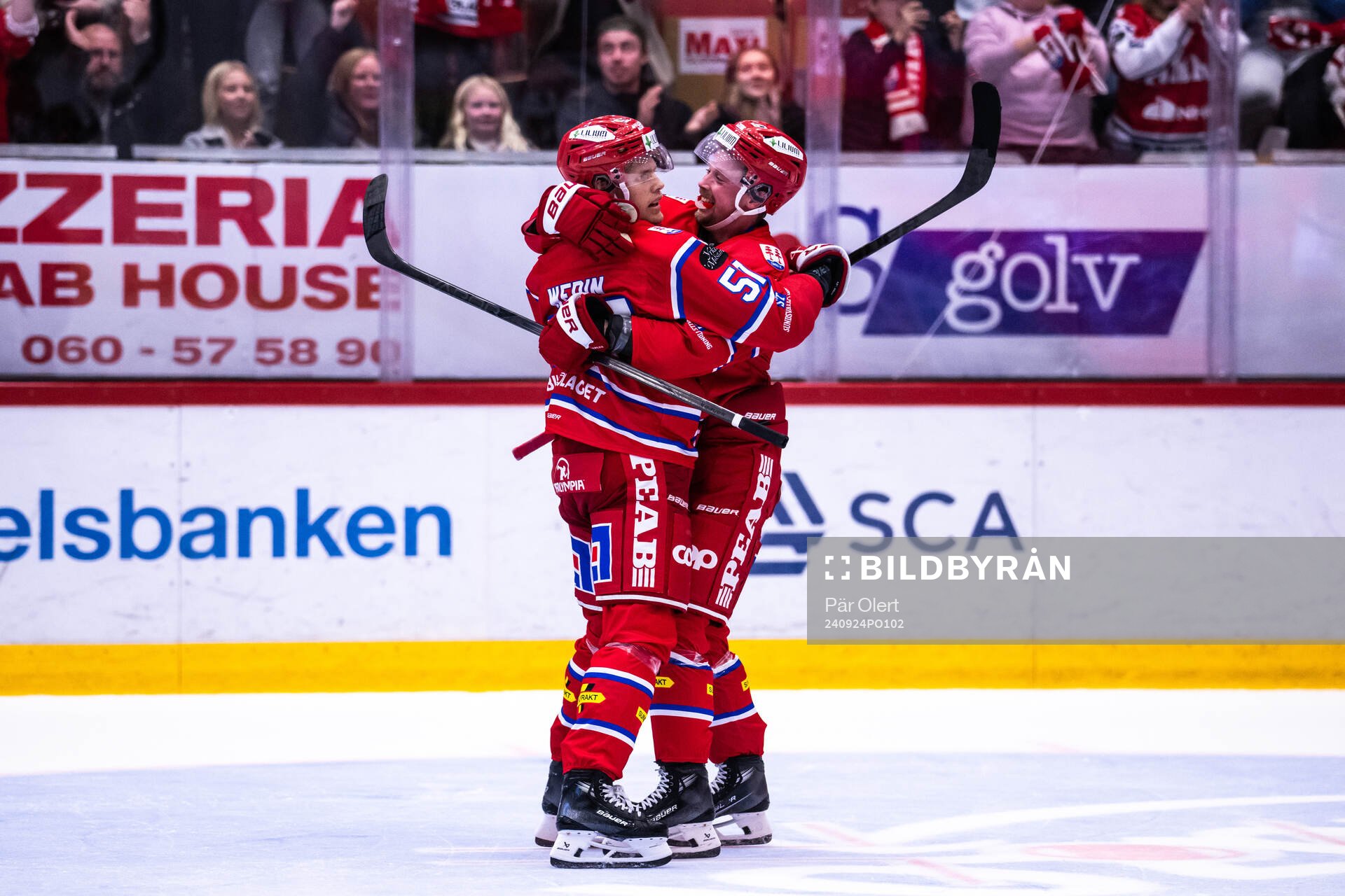 Timrås Anton Lander och Jonathan Dahlén jublar